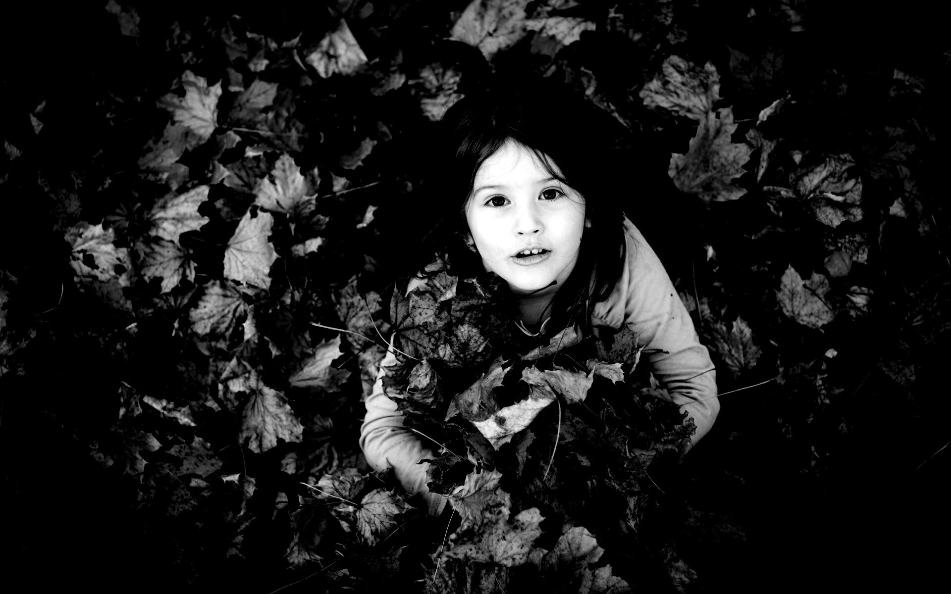 Девочка и осень обои