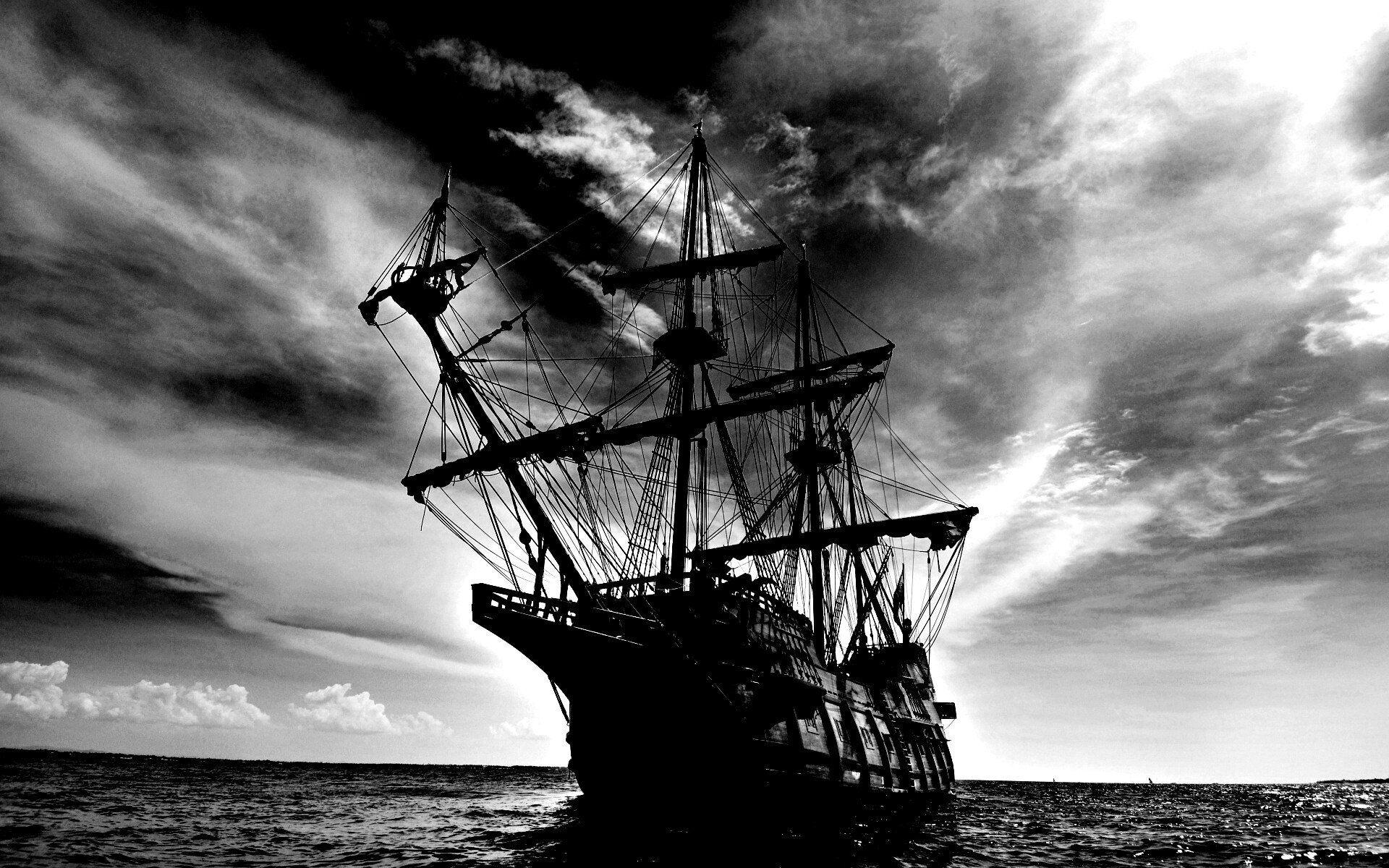 Галеон в море обои