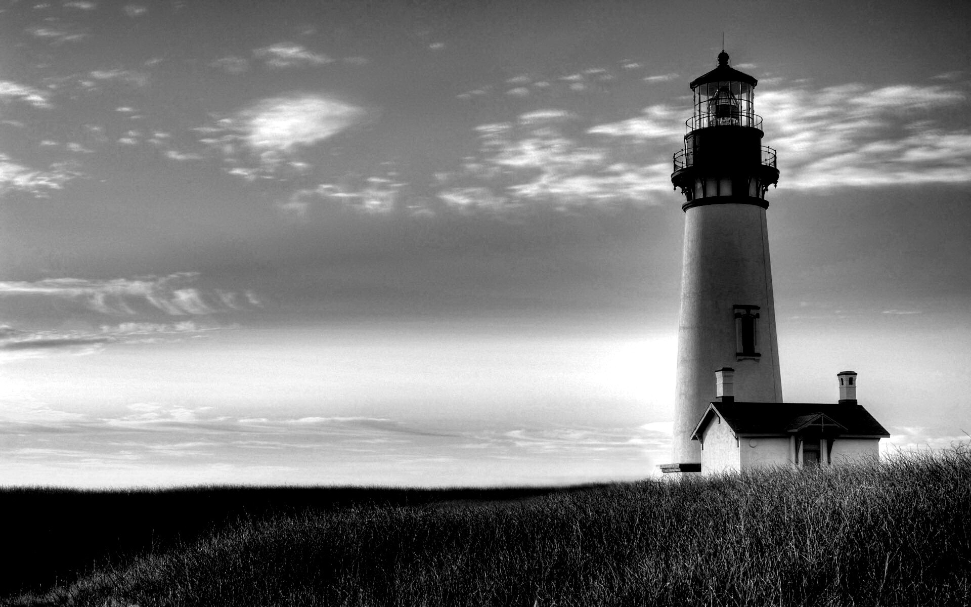 Маяк в поле обои