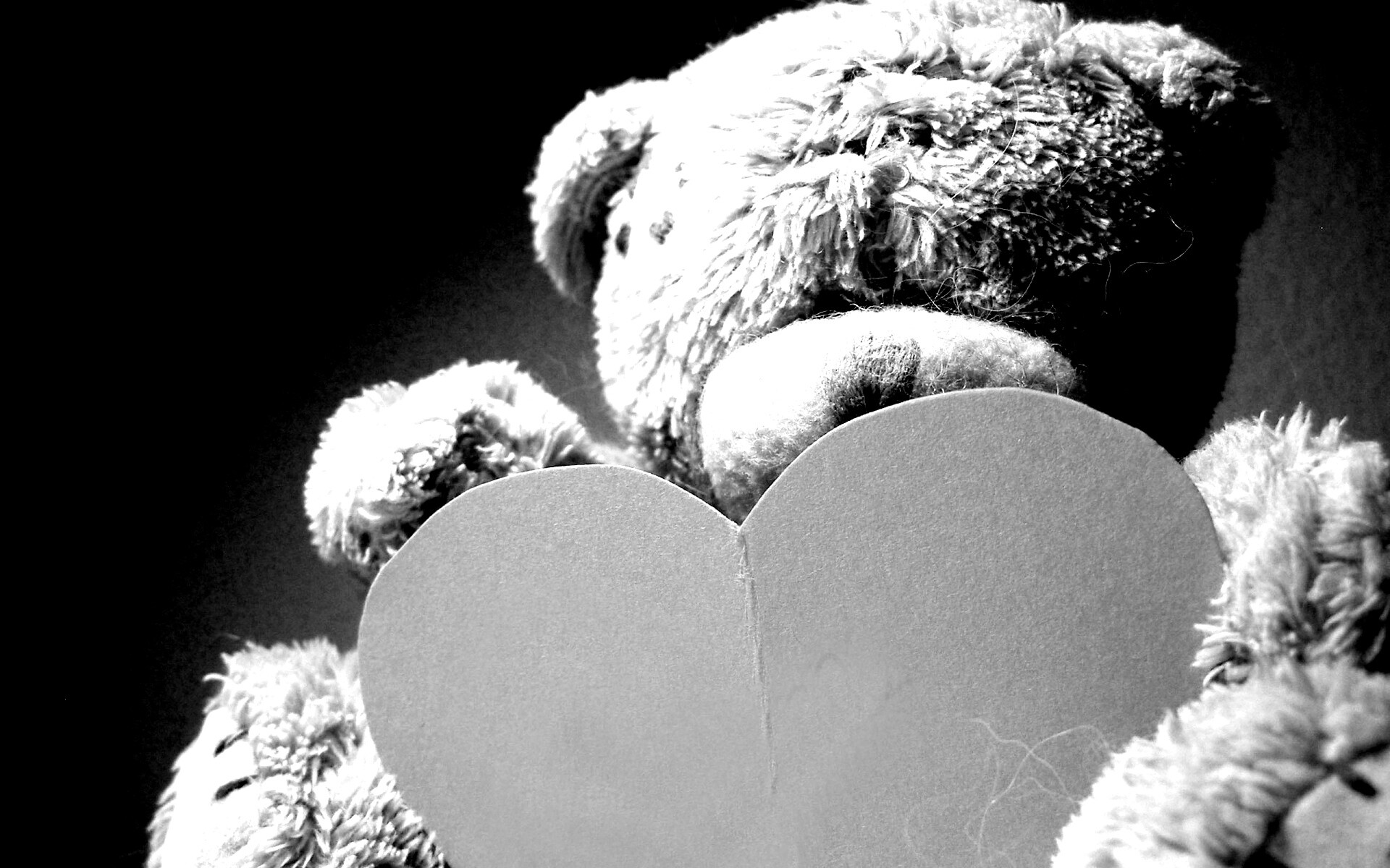 Мишка с сердцечком обои