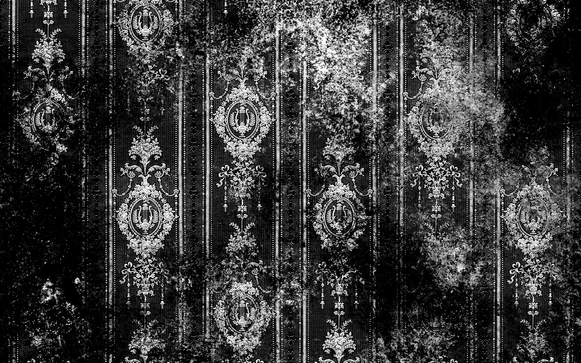 Старинные фиолетовые обои с узорами обои