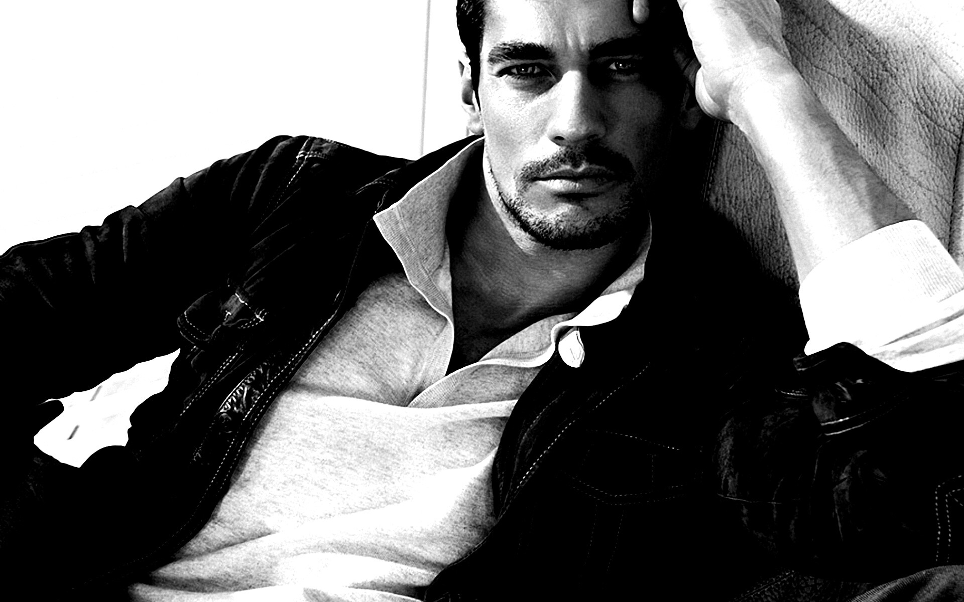 Парень в куртке обои