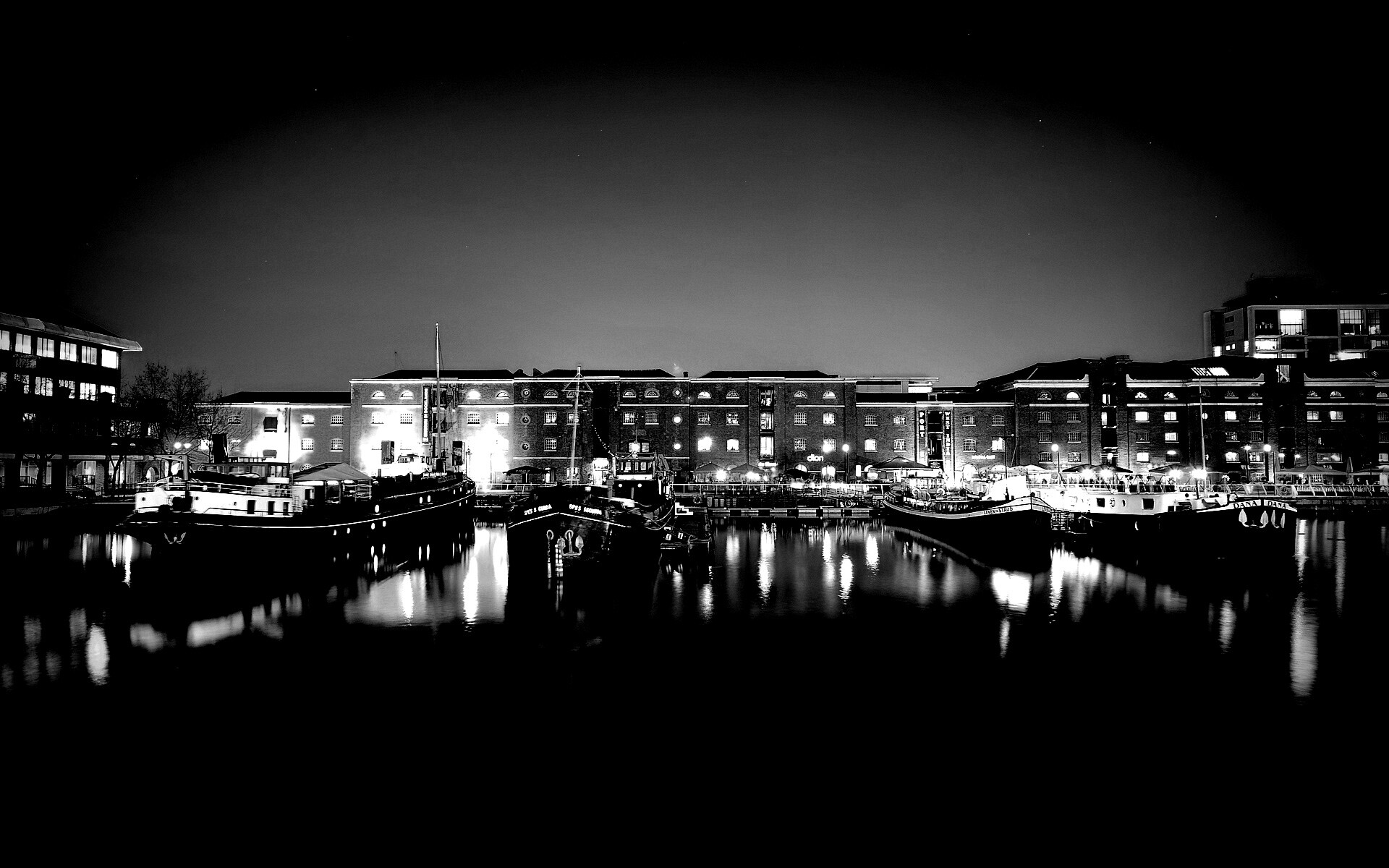 Корабли на спокойной воде обои