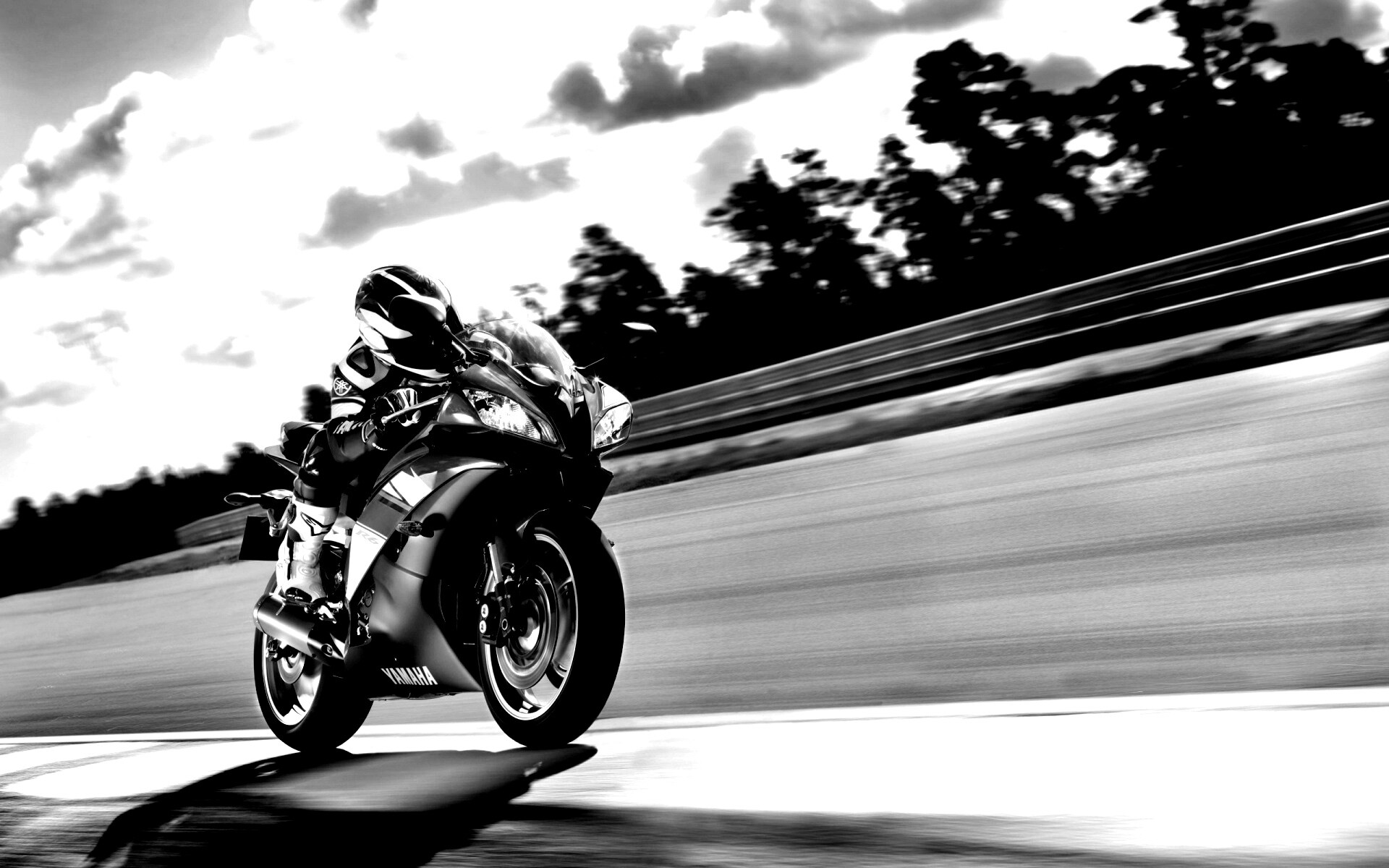 Мотоциклист на треке обои