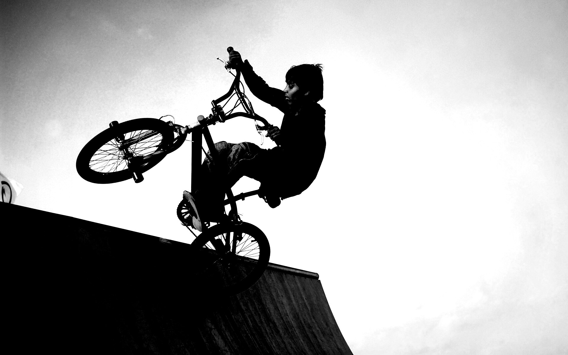 Мальчик на рампе обои