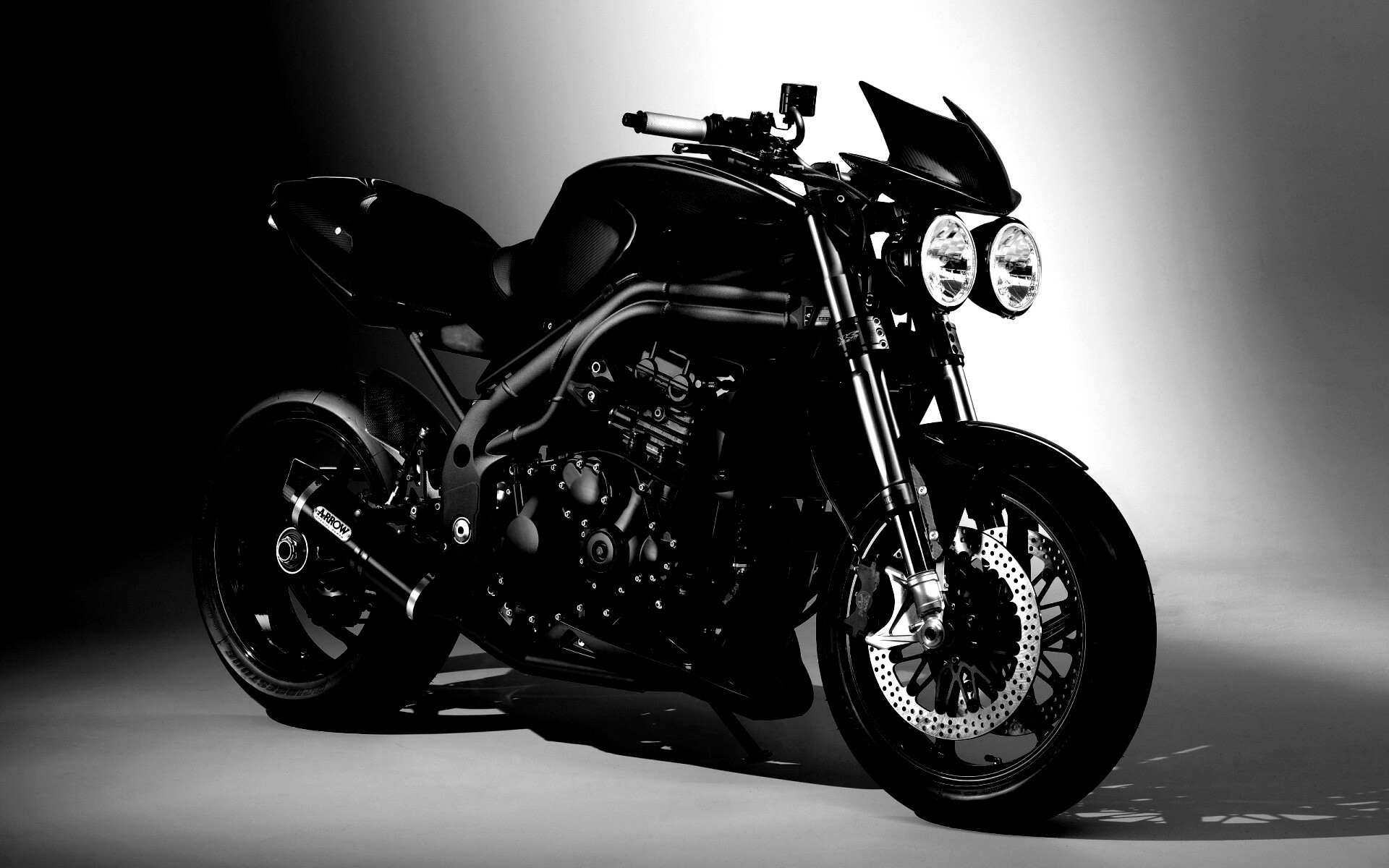 Мотоцикл в фотостудии обои