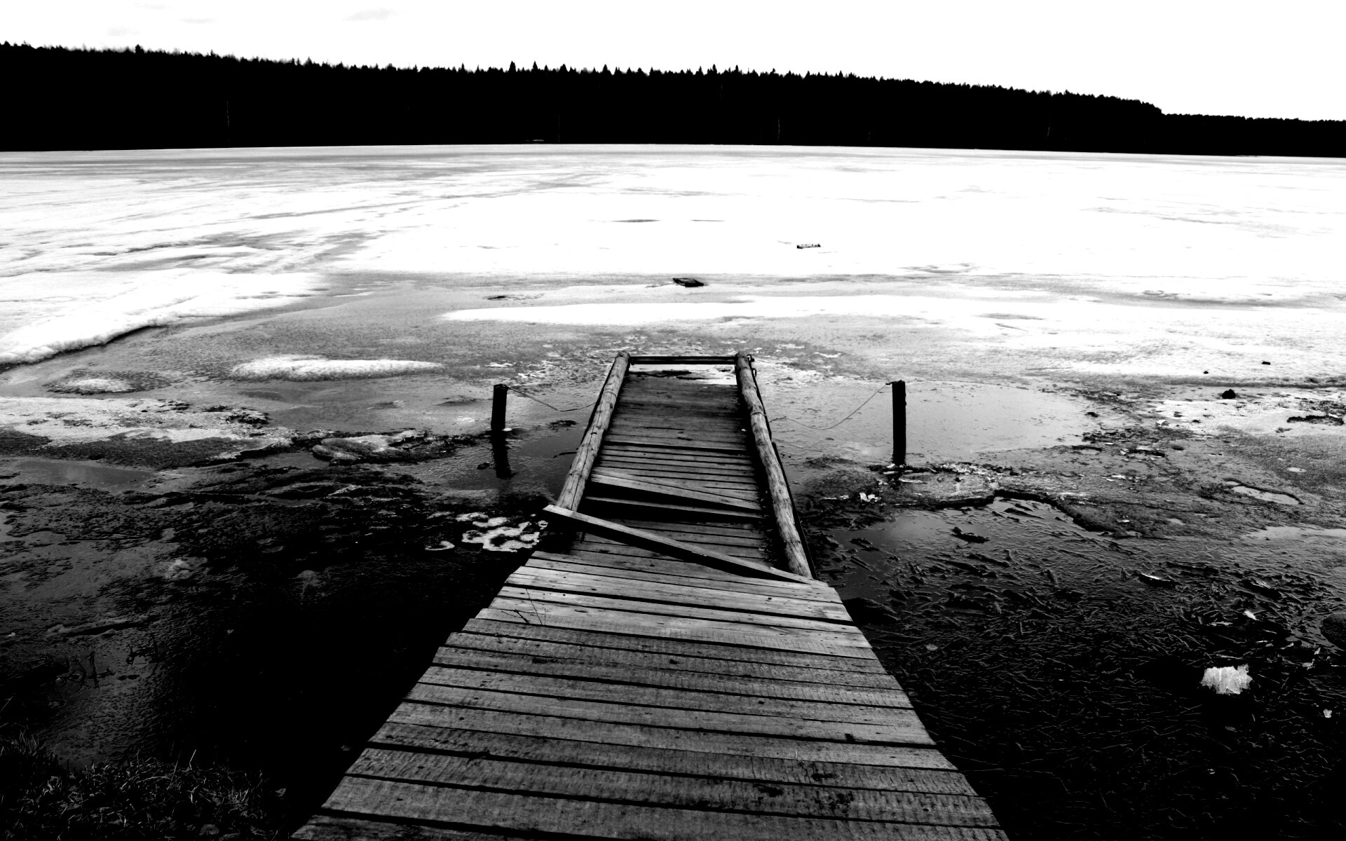 Пирс на замерзшем озере обои