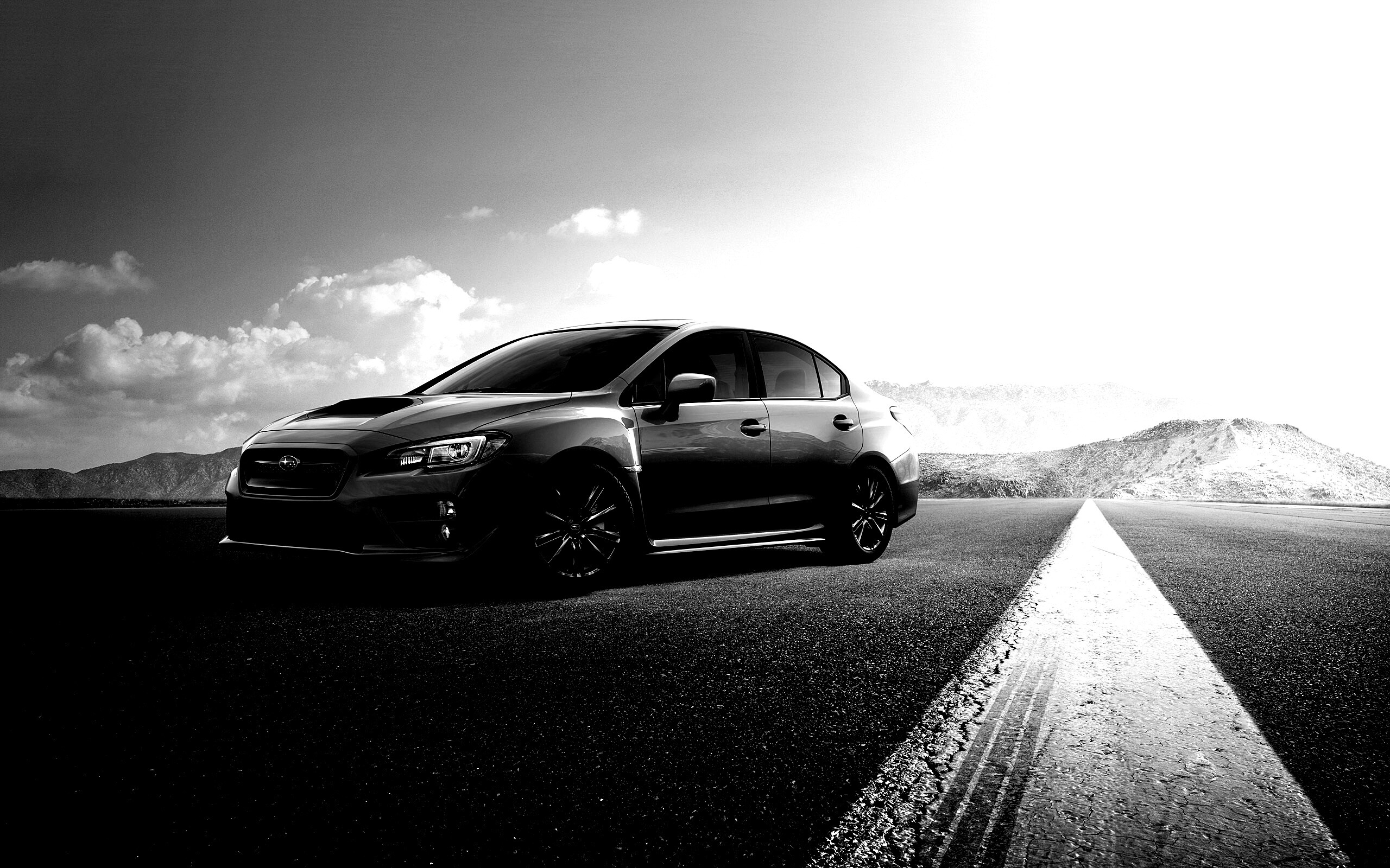 Subaru WRX на пустынной трассе обои