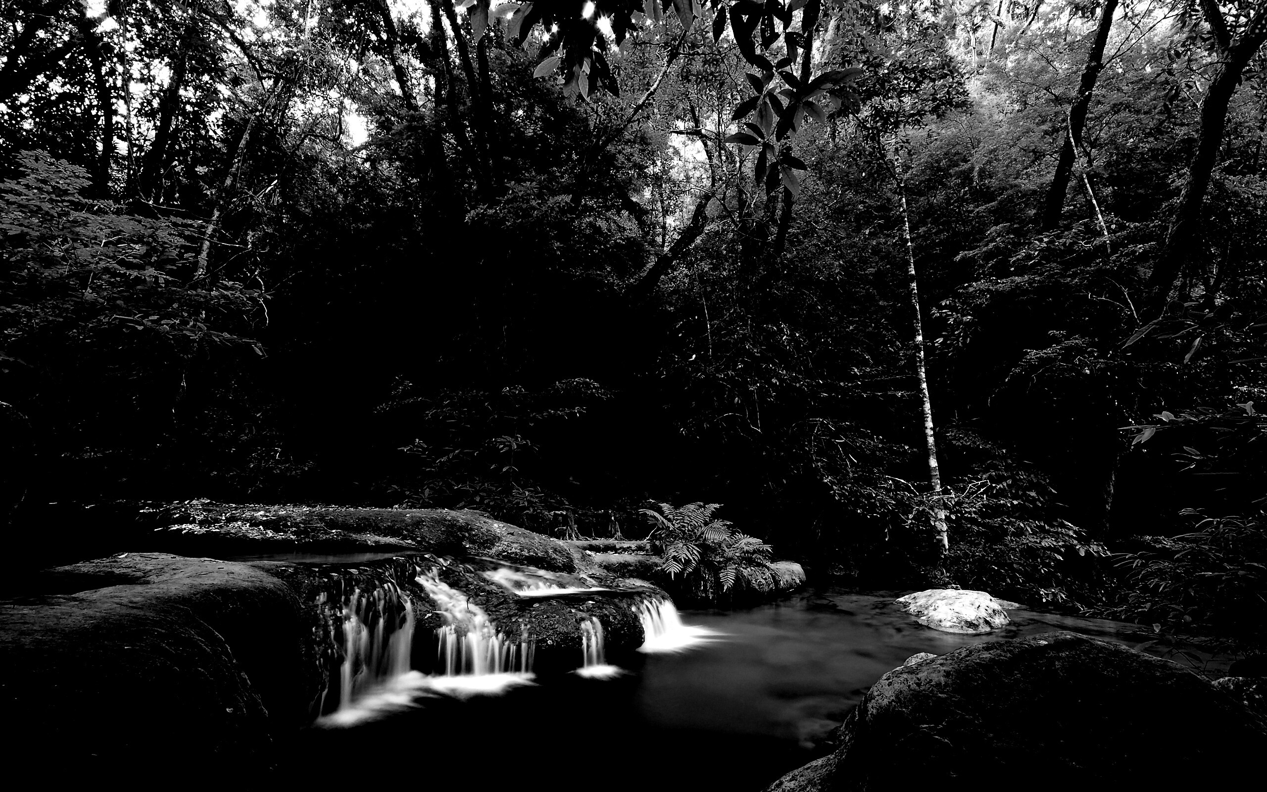Водопадик в осеннем лесу обои