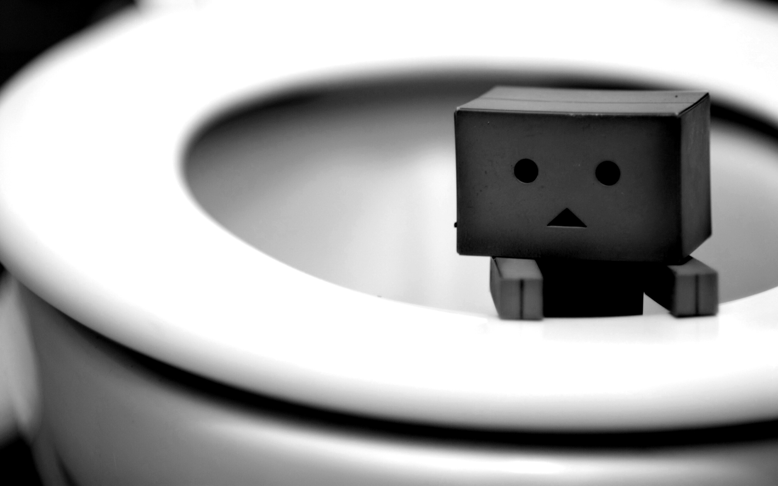 Danbo в унитазе обои