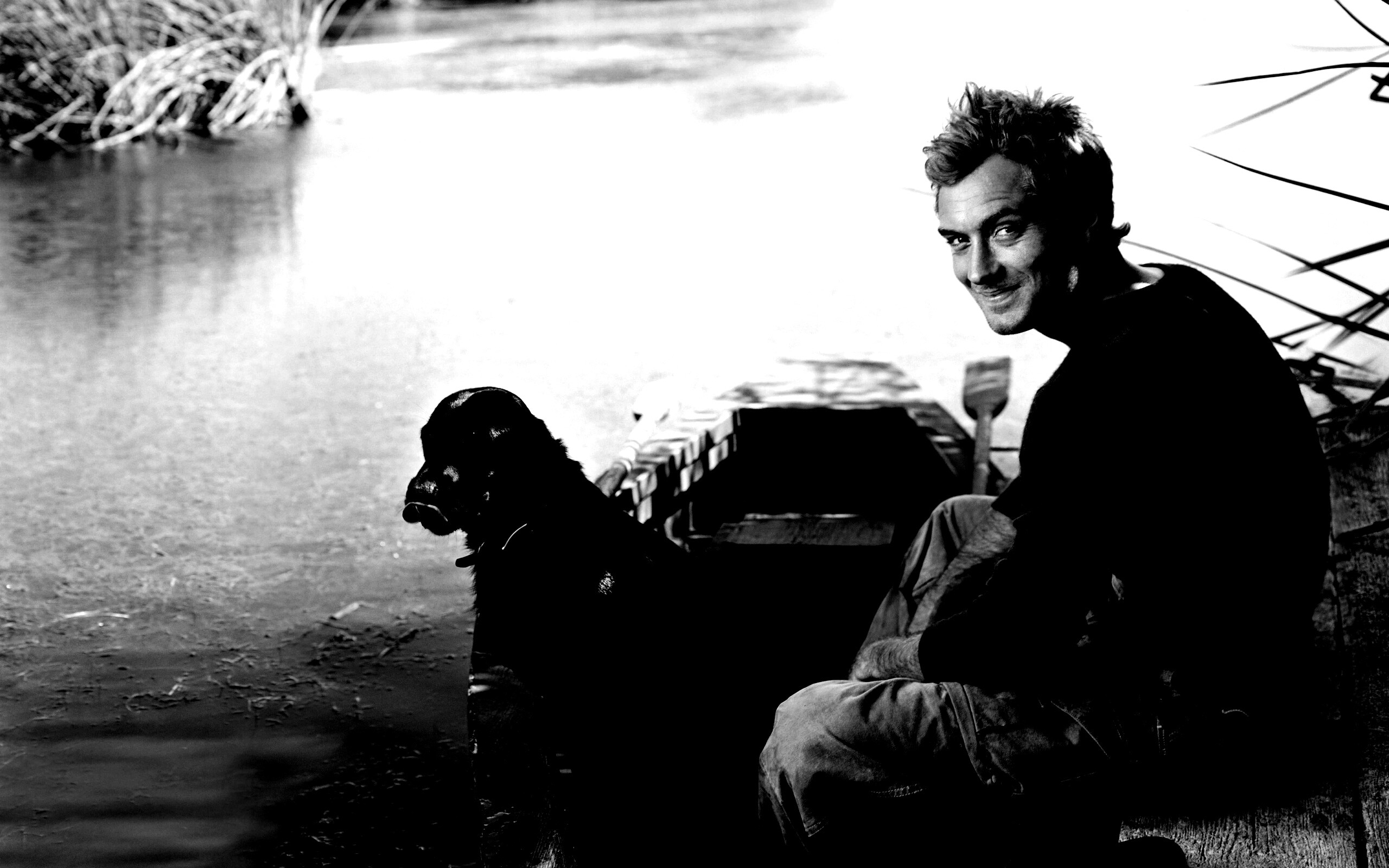 Джуд Лоу на лодке обои