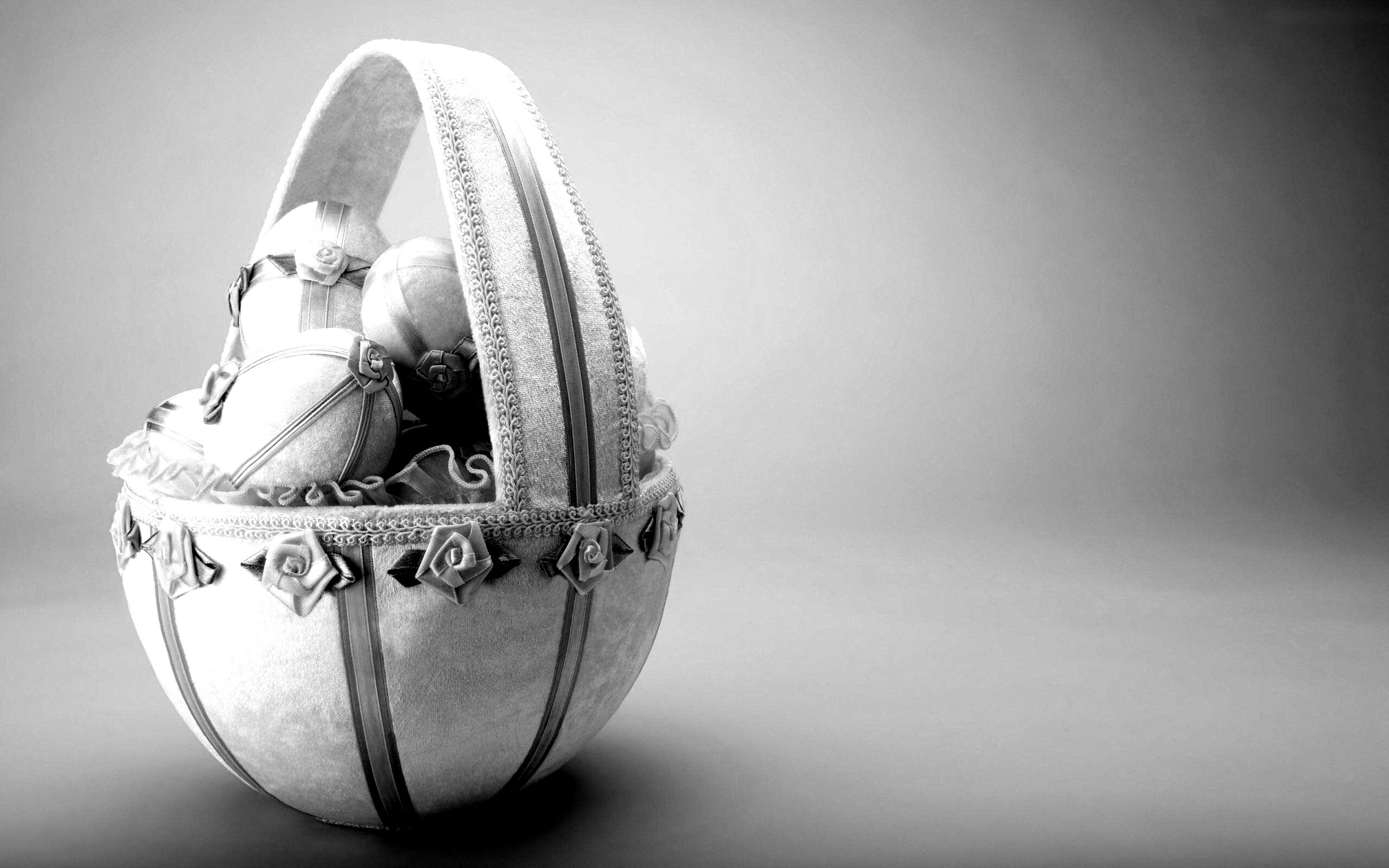 Пасхальная корзина с яйцами обои