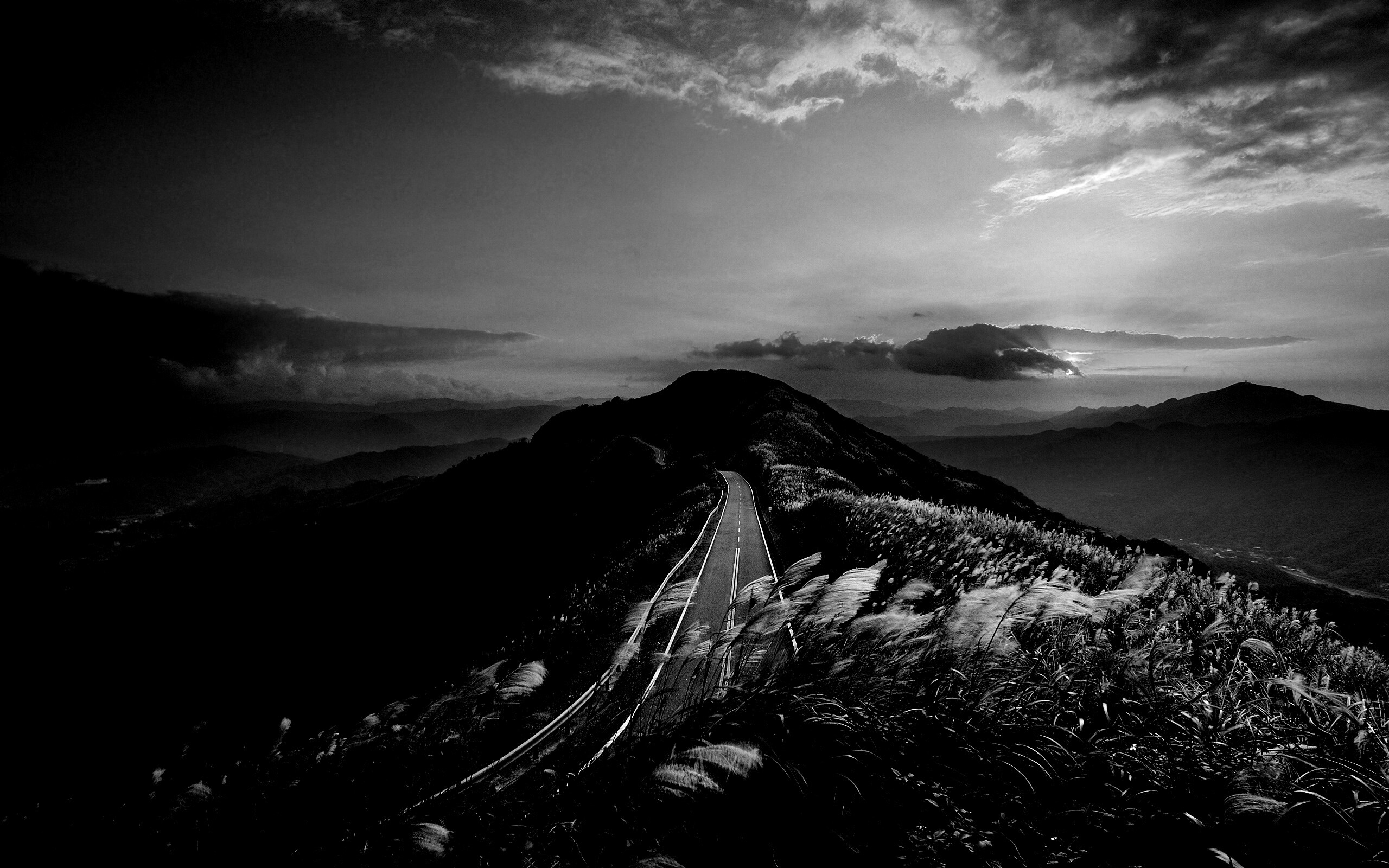 Дорога вдоль вершины холма обои