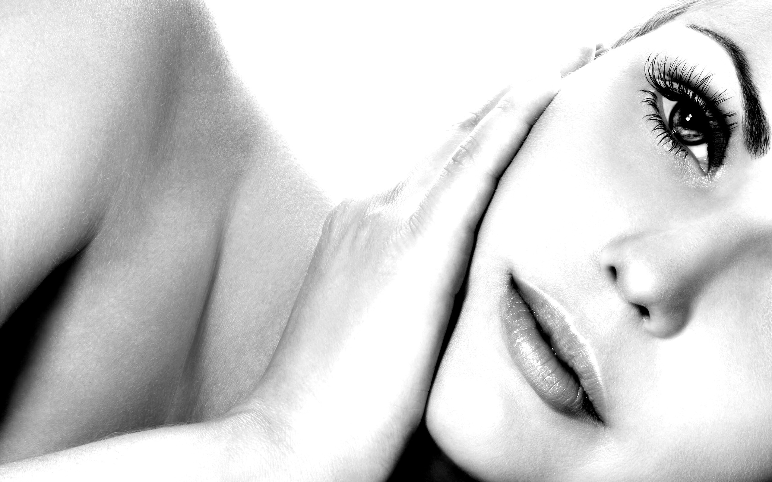 Взгляд из под ресниц обои