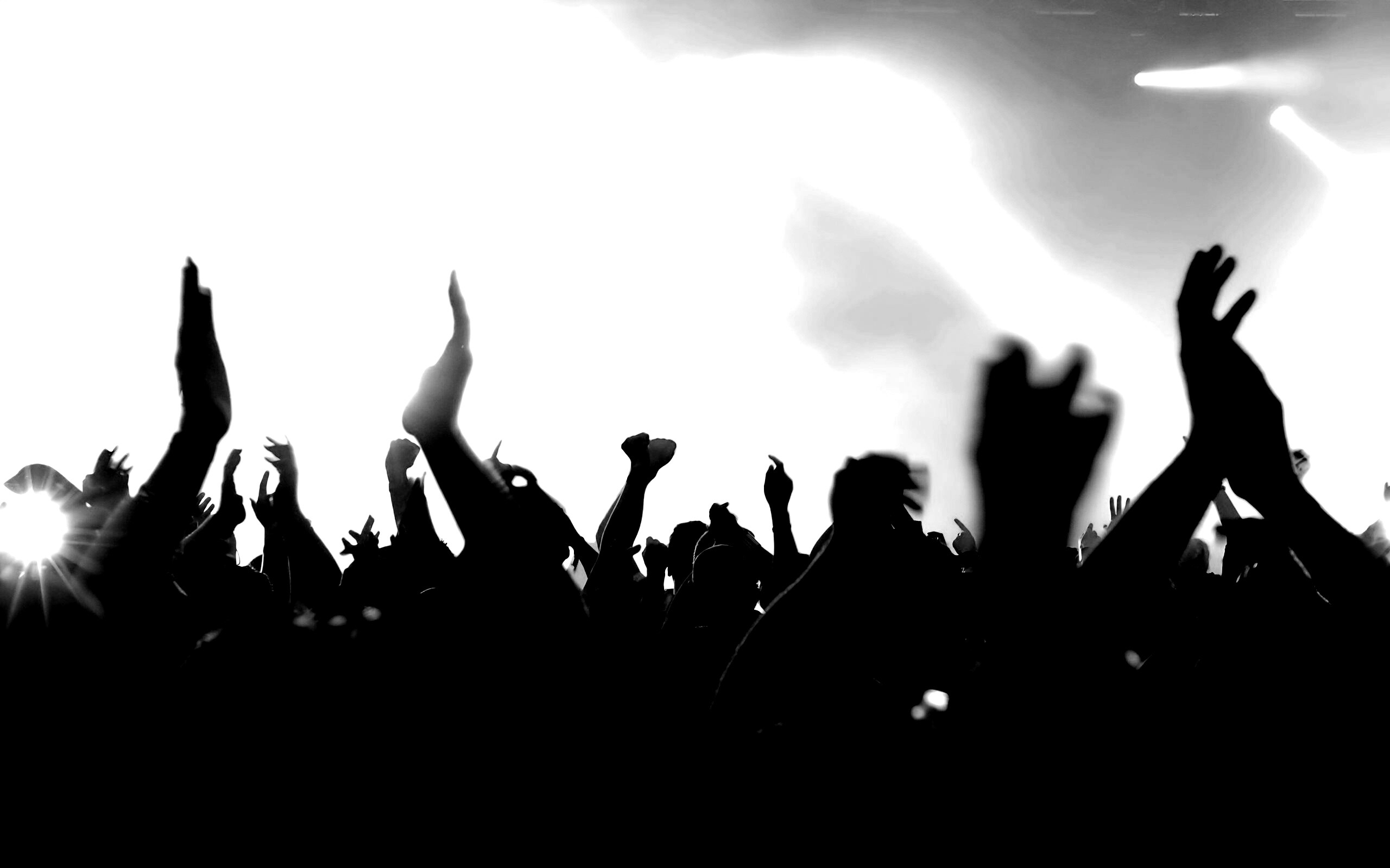 Руки людей на концерте обои