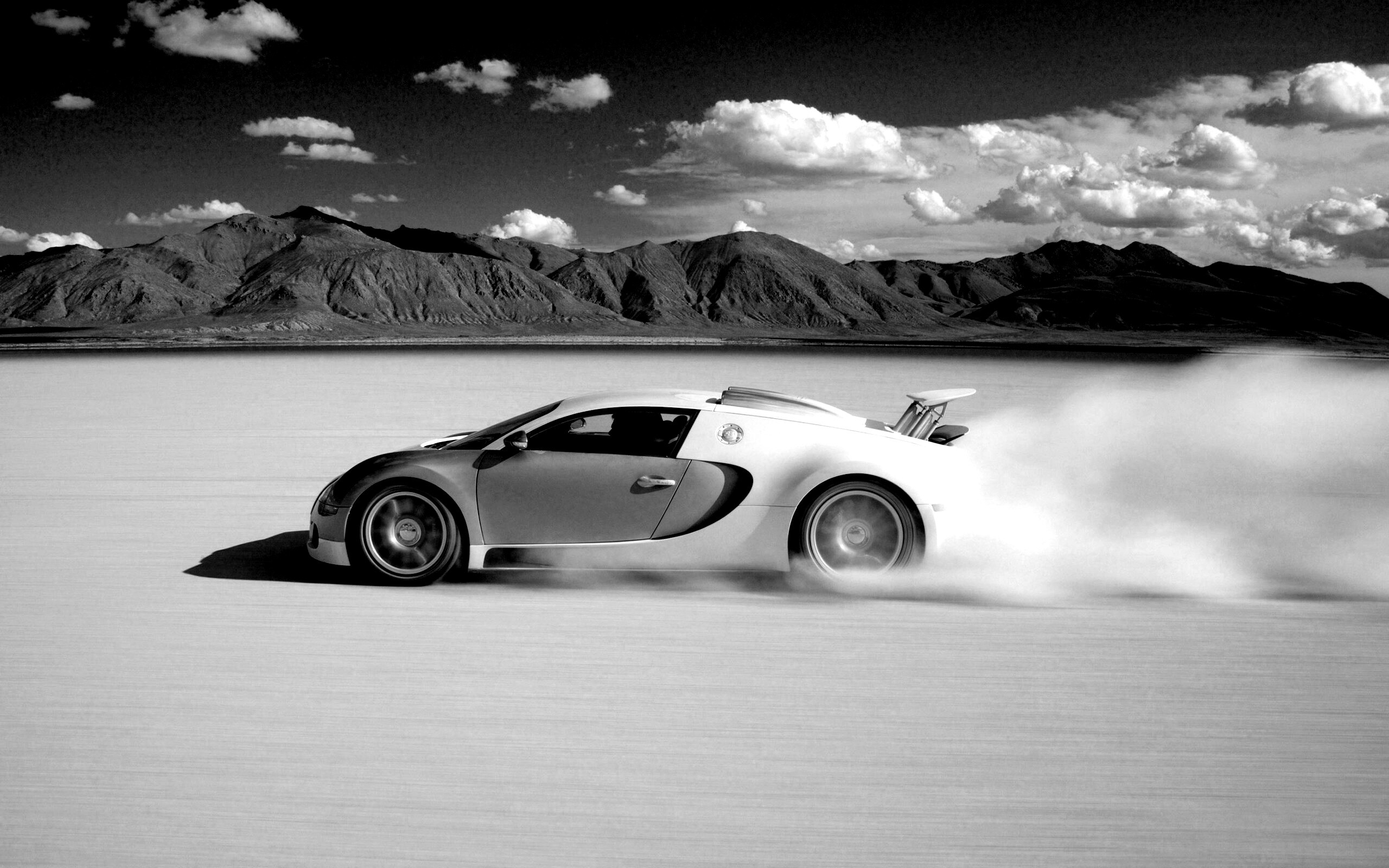 Бугатти в долине обои