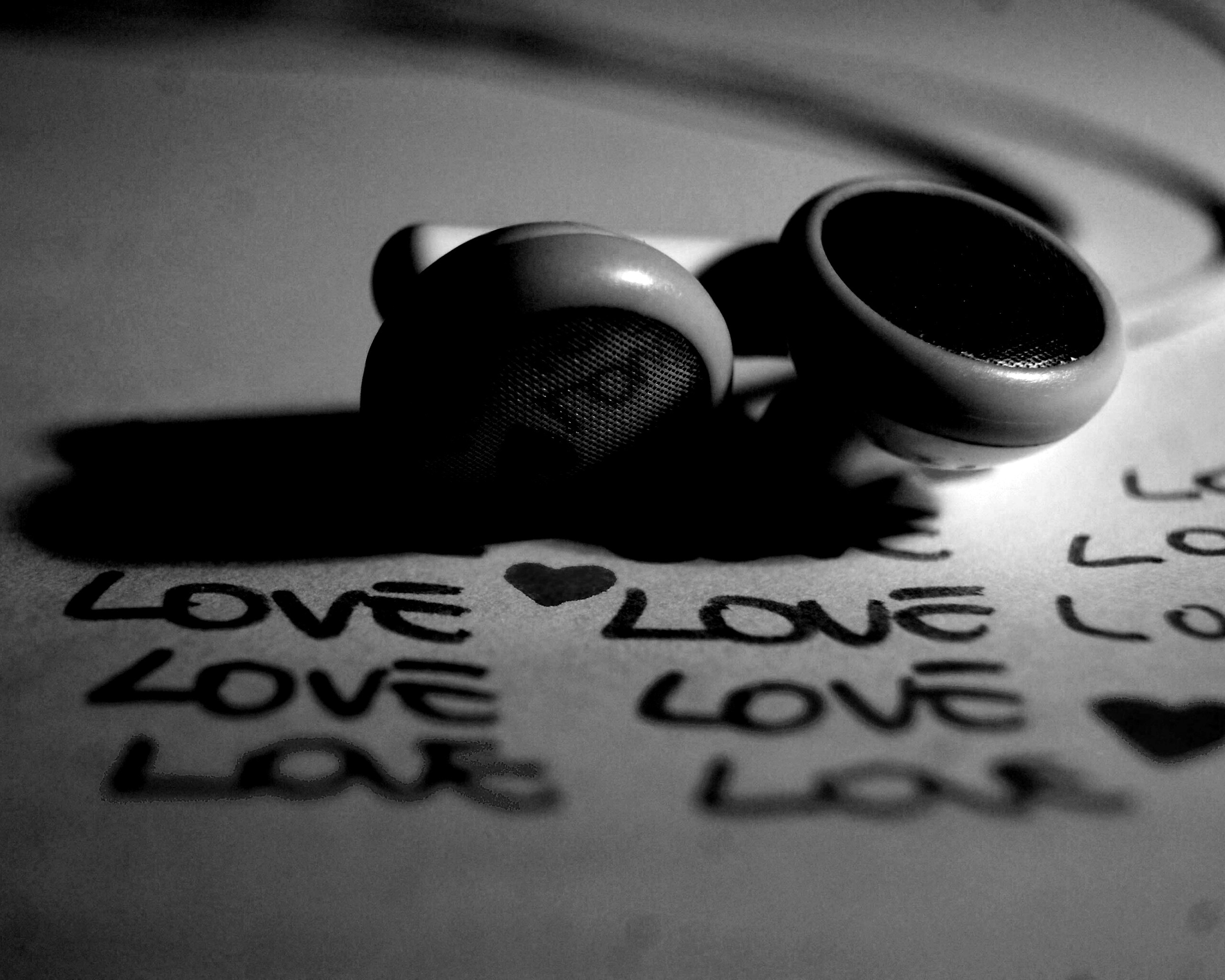 Наушники и любовь обои