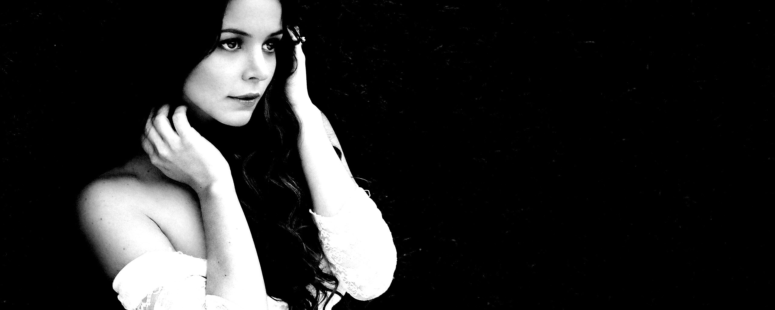 В белом платье обои