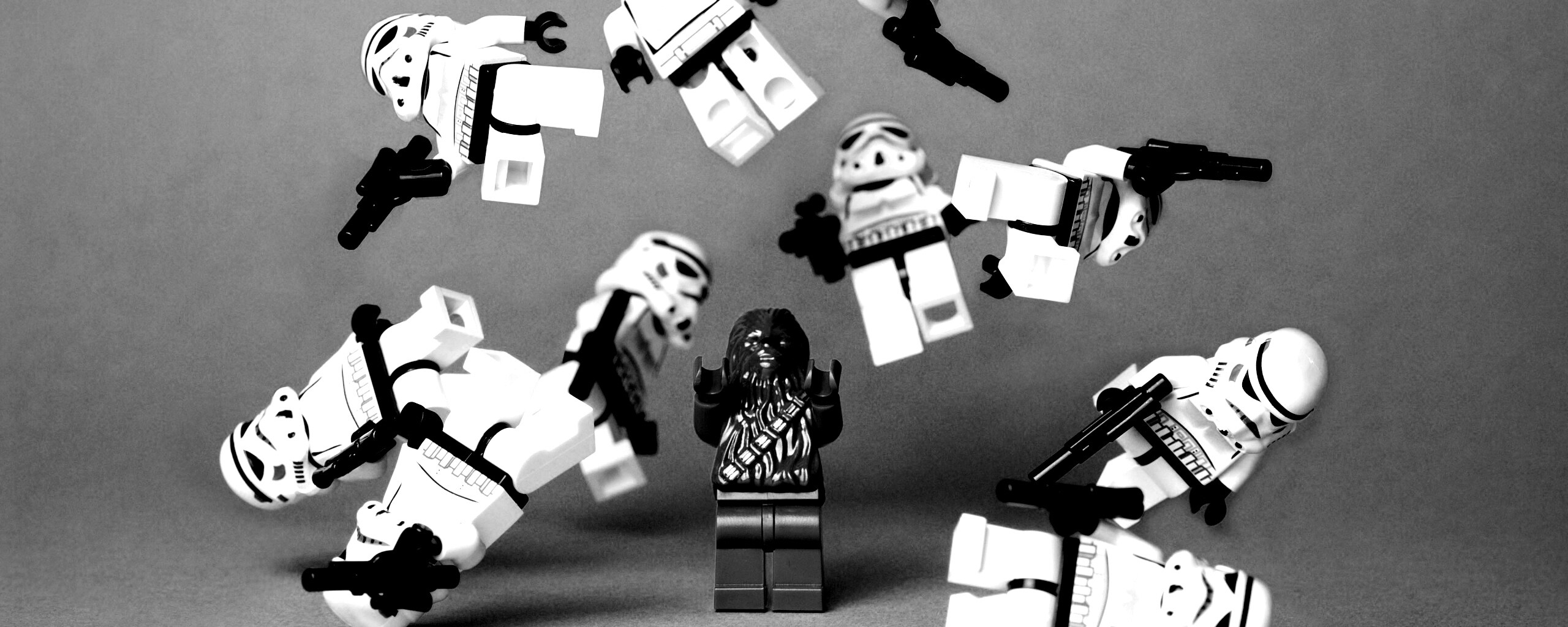 Чубака раскидывает имперских штурмовиков обои