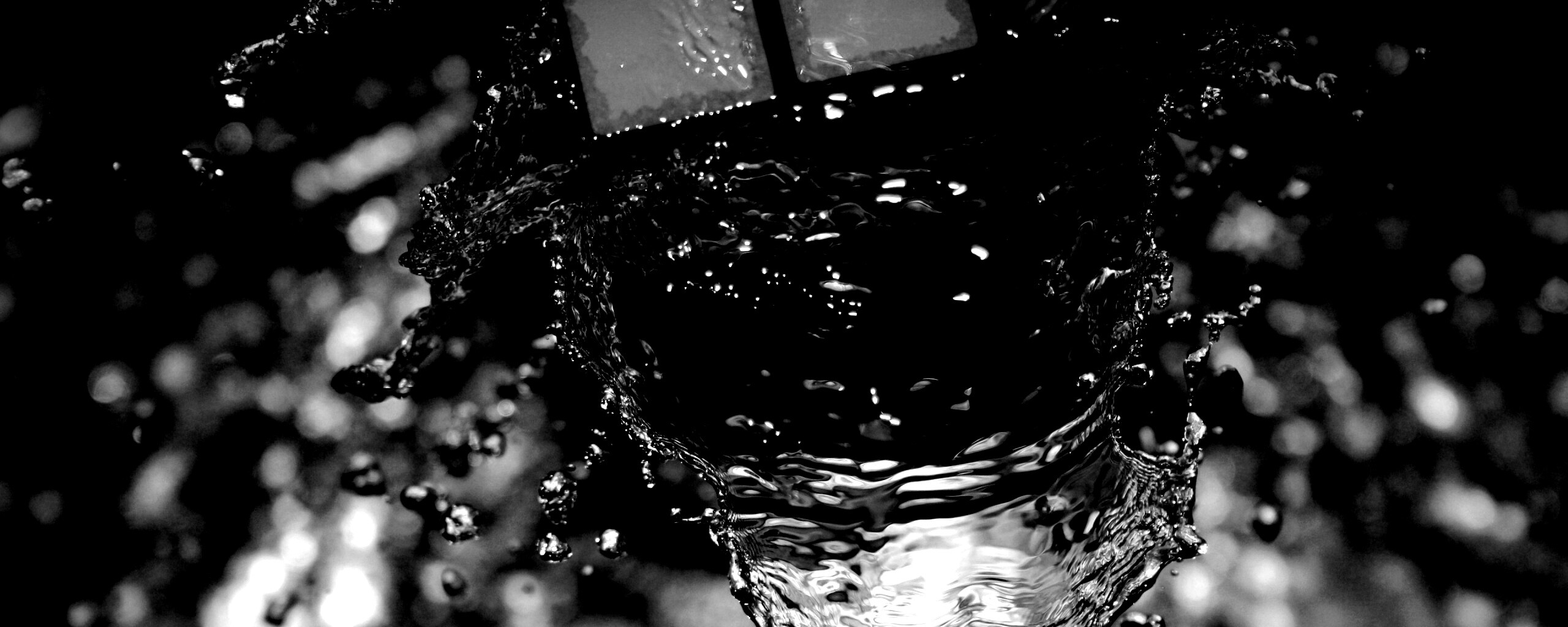 Кубик рубика в воде обои