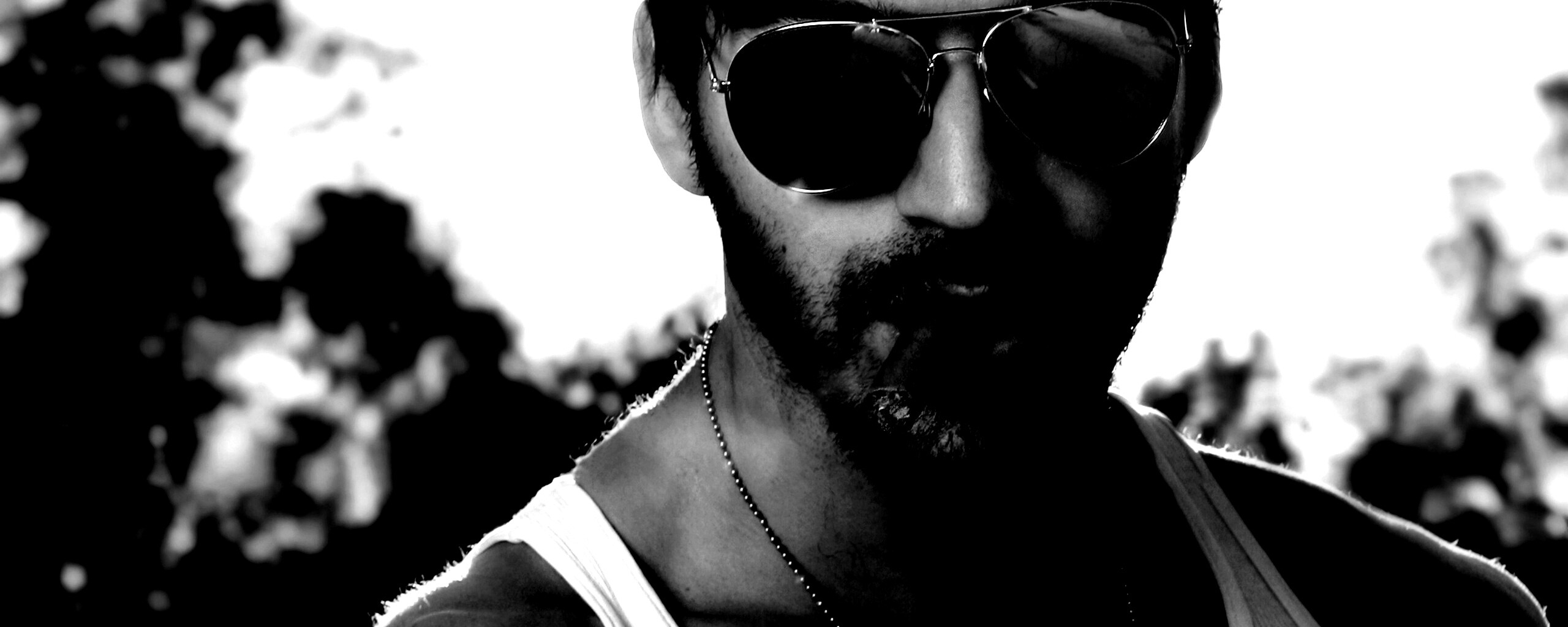 Суровый парень с сигарой обои