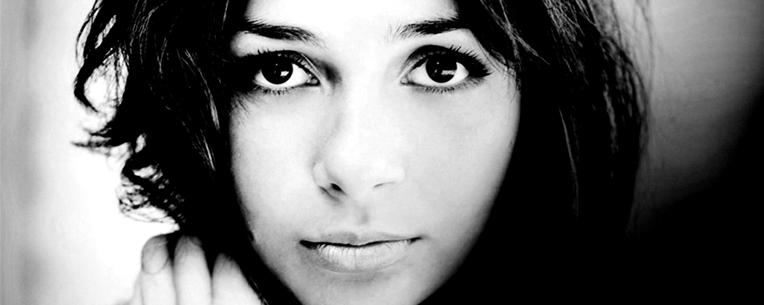 Кареглазая девушка обои