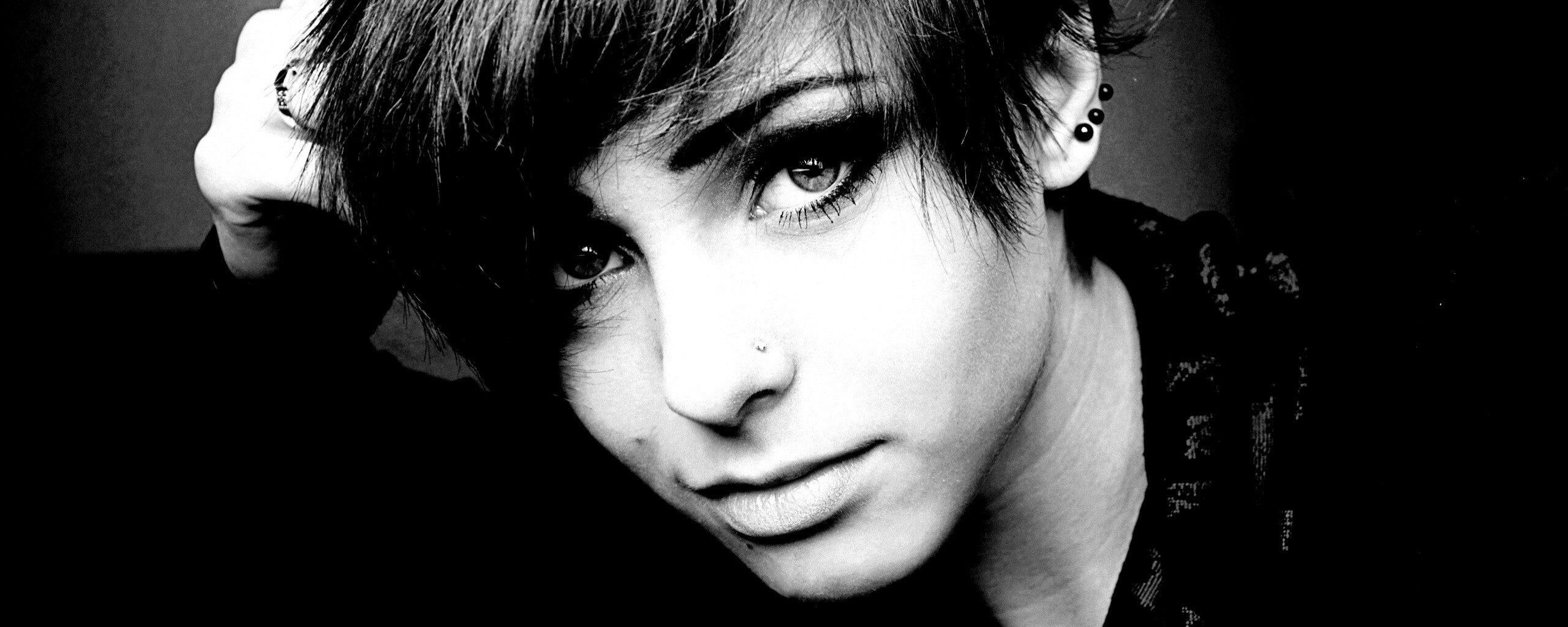 Выразительный взгляд голубых глаз обои