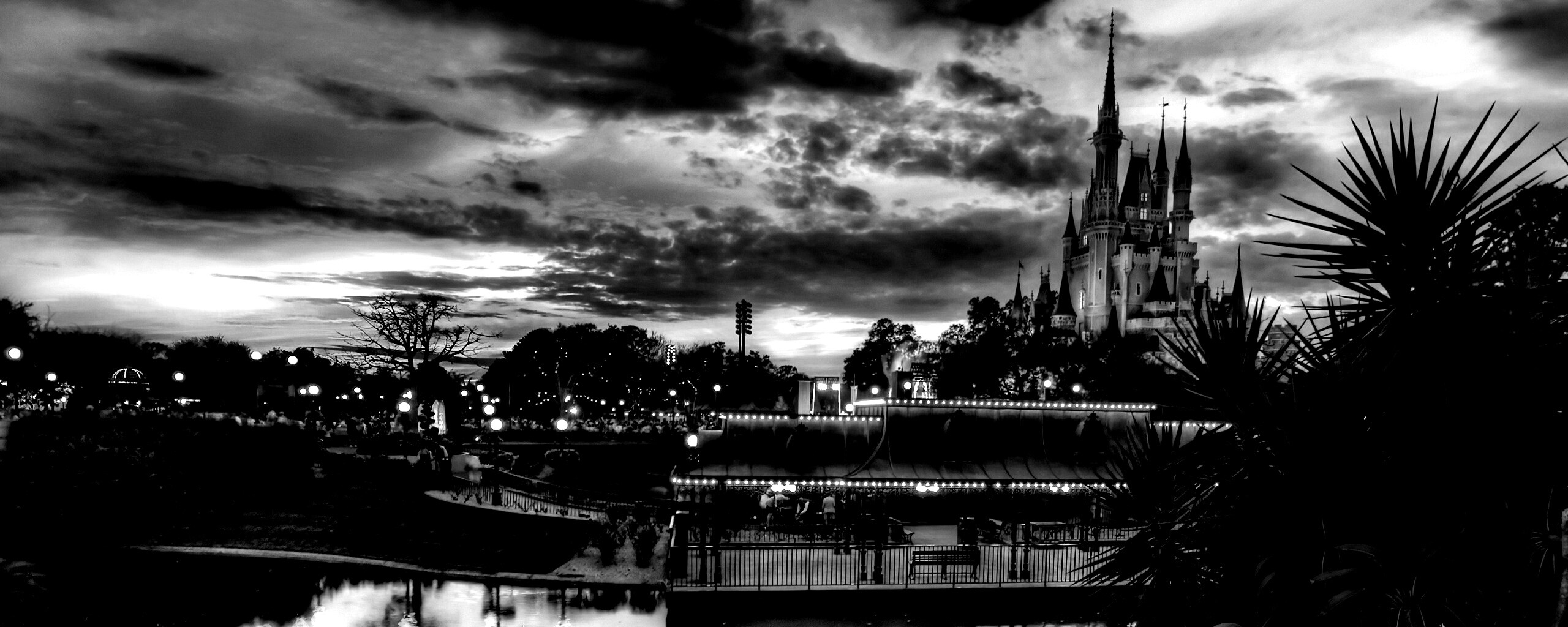 Диснеёленд вечером обои