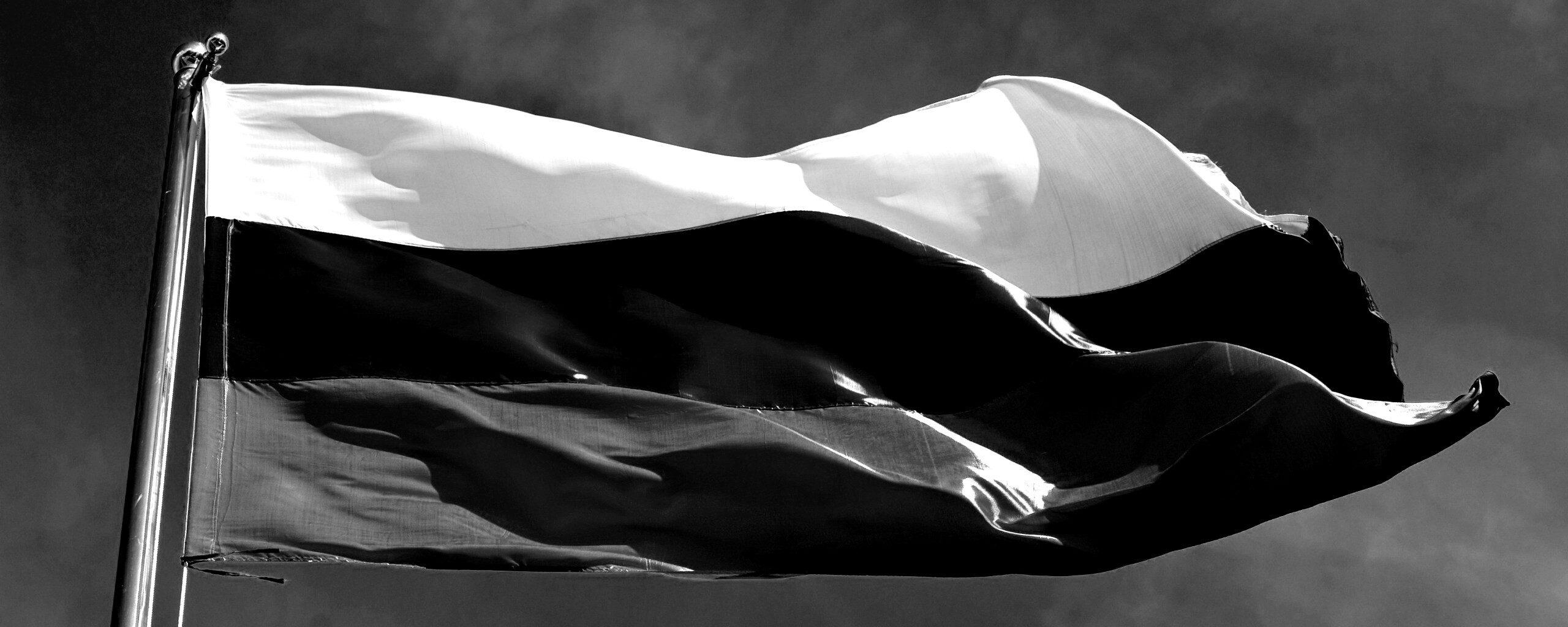 Флаг России на флагштоке обои