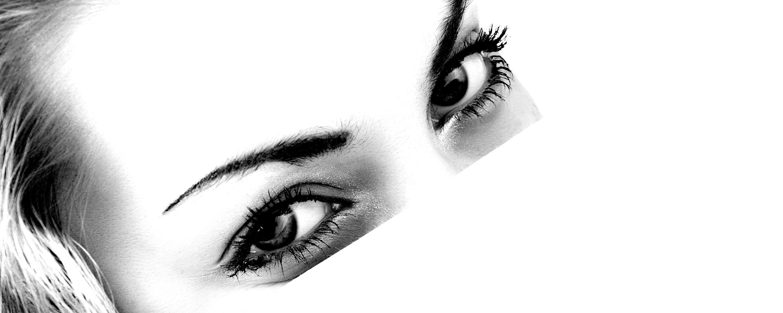 Девушка прикрыла лицо рукой обои