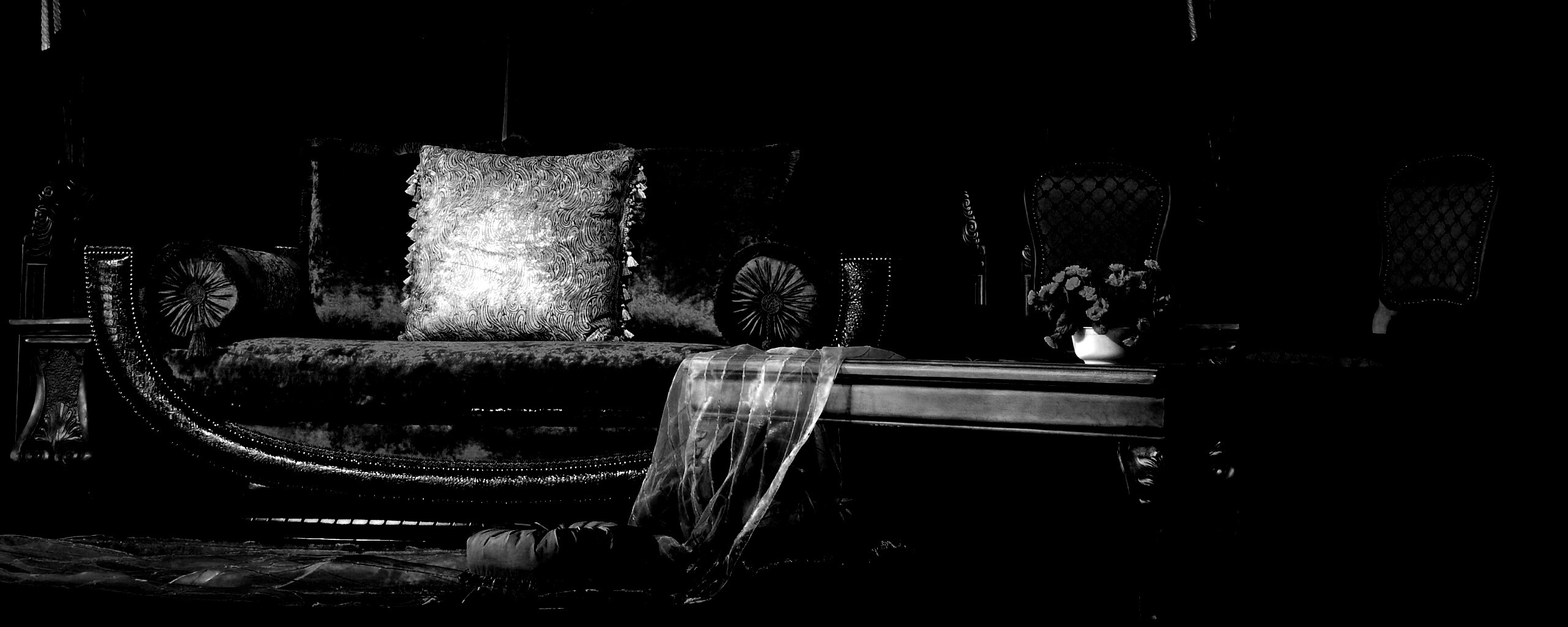 Комната в старом стиле обои