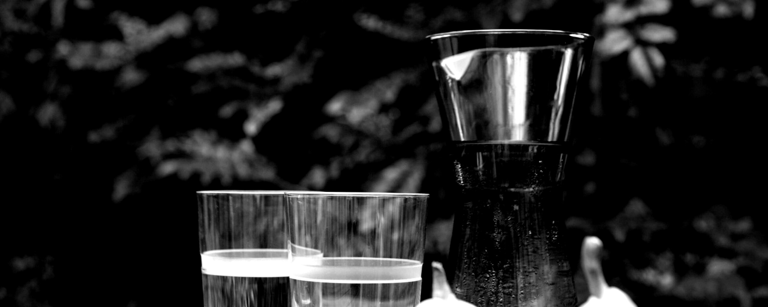 Стол с грушами обои