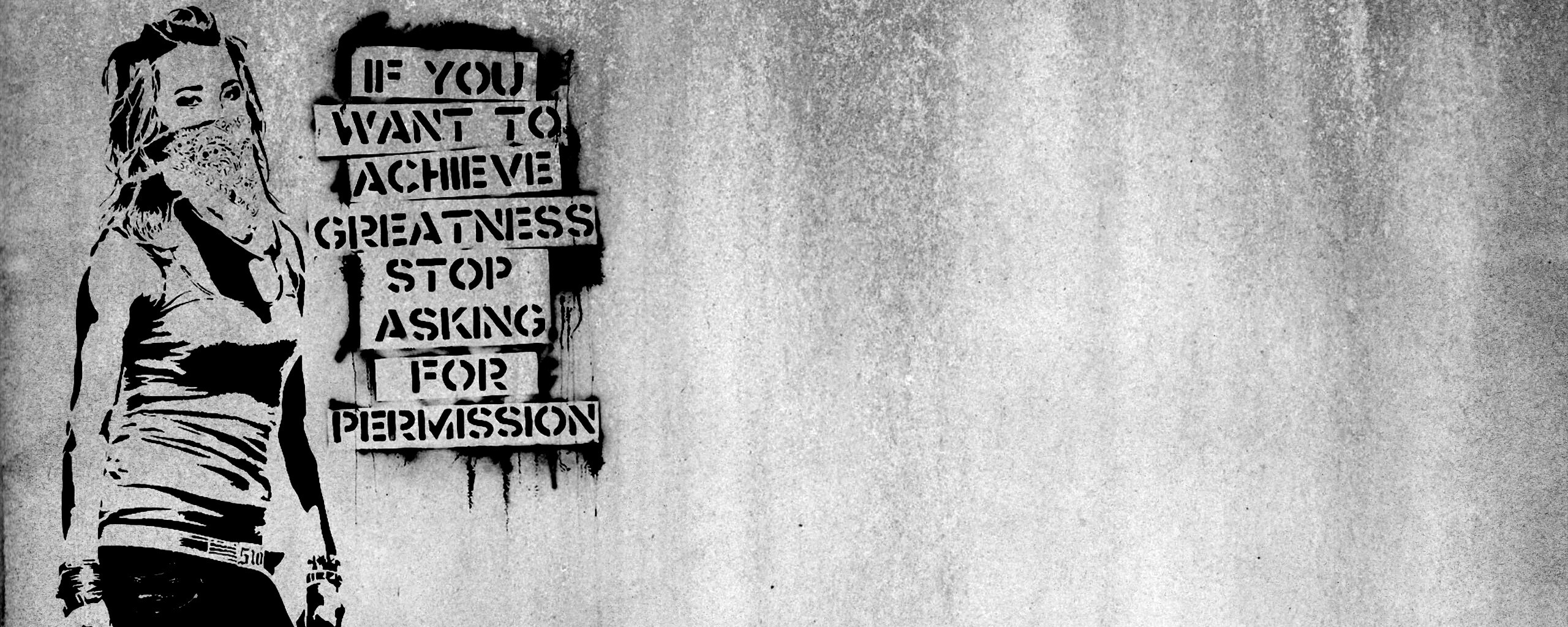 Девушка с баллончиком обои