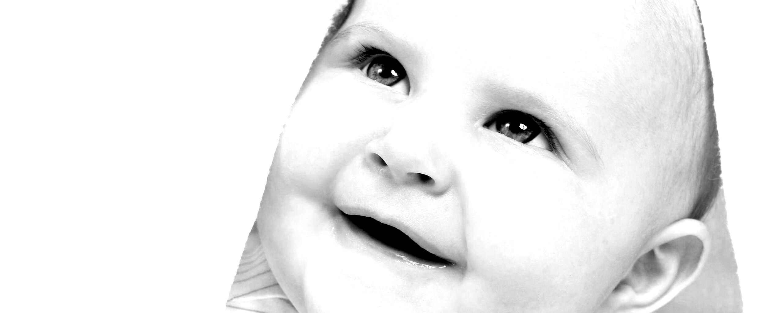 Малыш под полотенцем обои