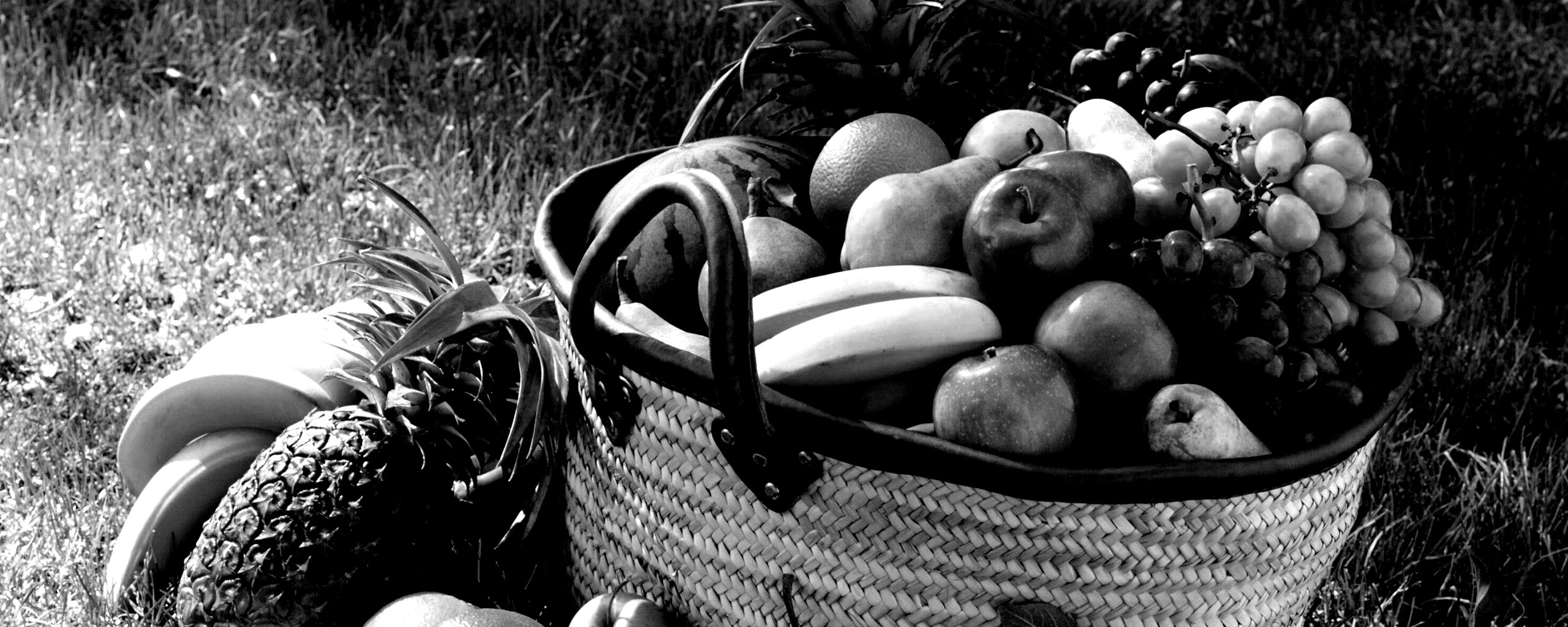 Корзина с фруктами обои