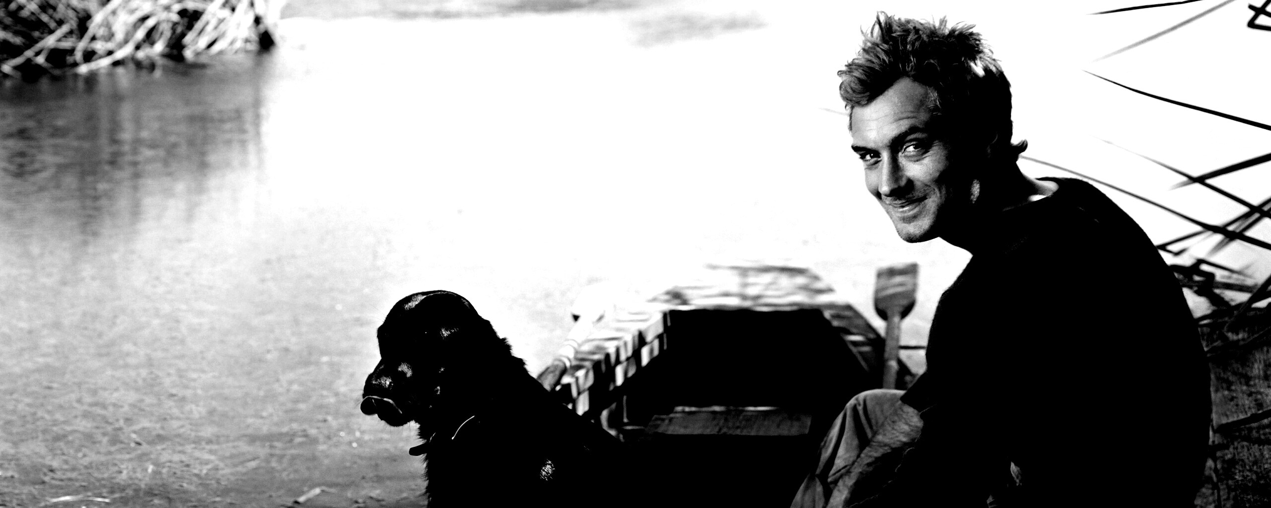 Джуд Лоу на лодке обои