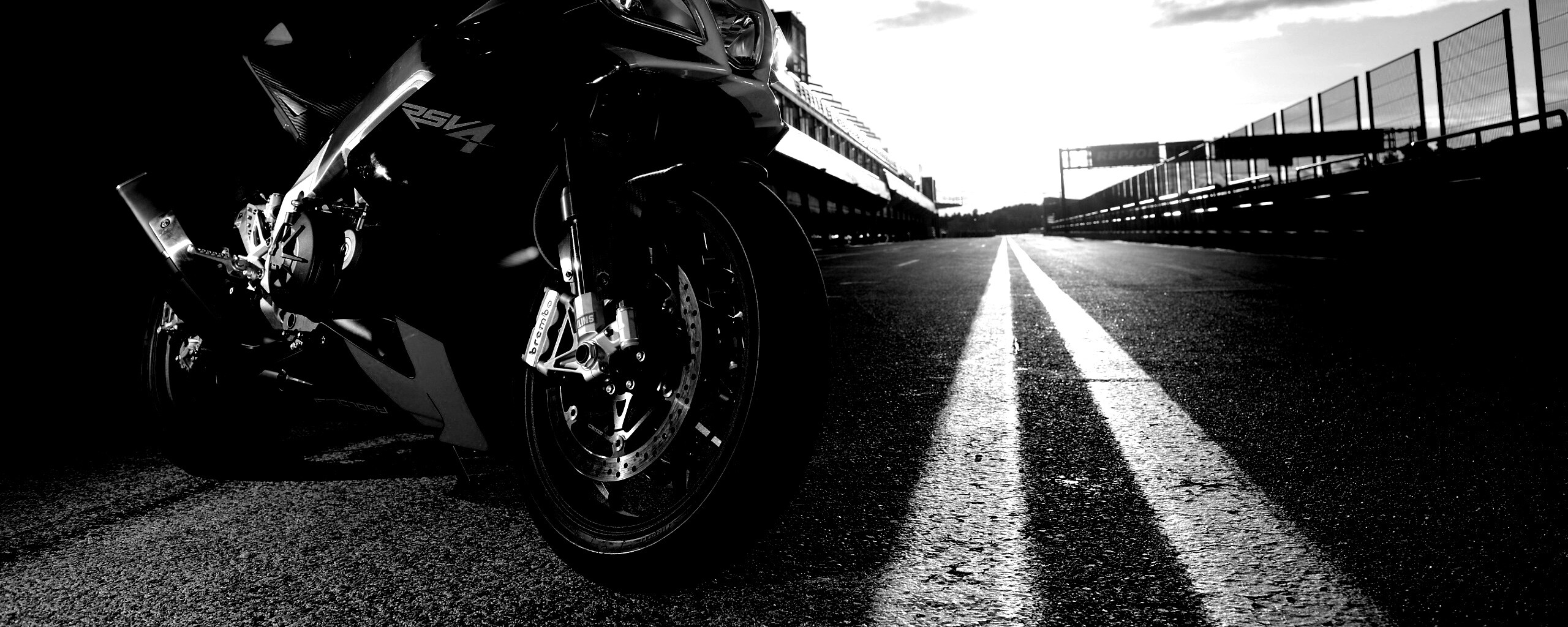 Априлия РСВ4 обои