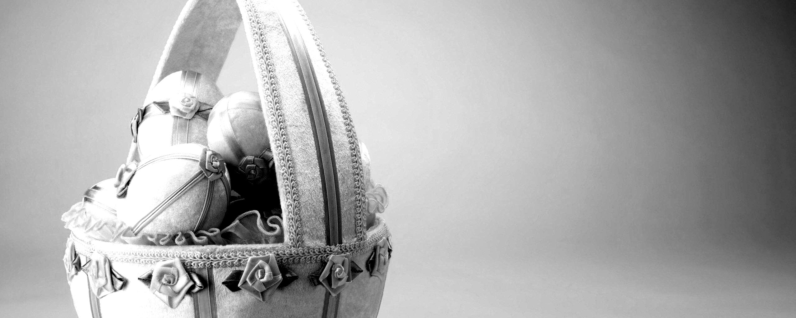 Пасхальная корзина с яйцами обои