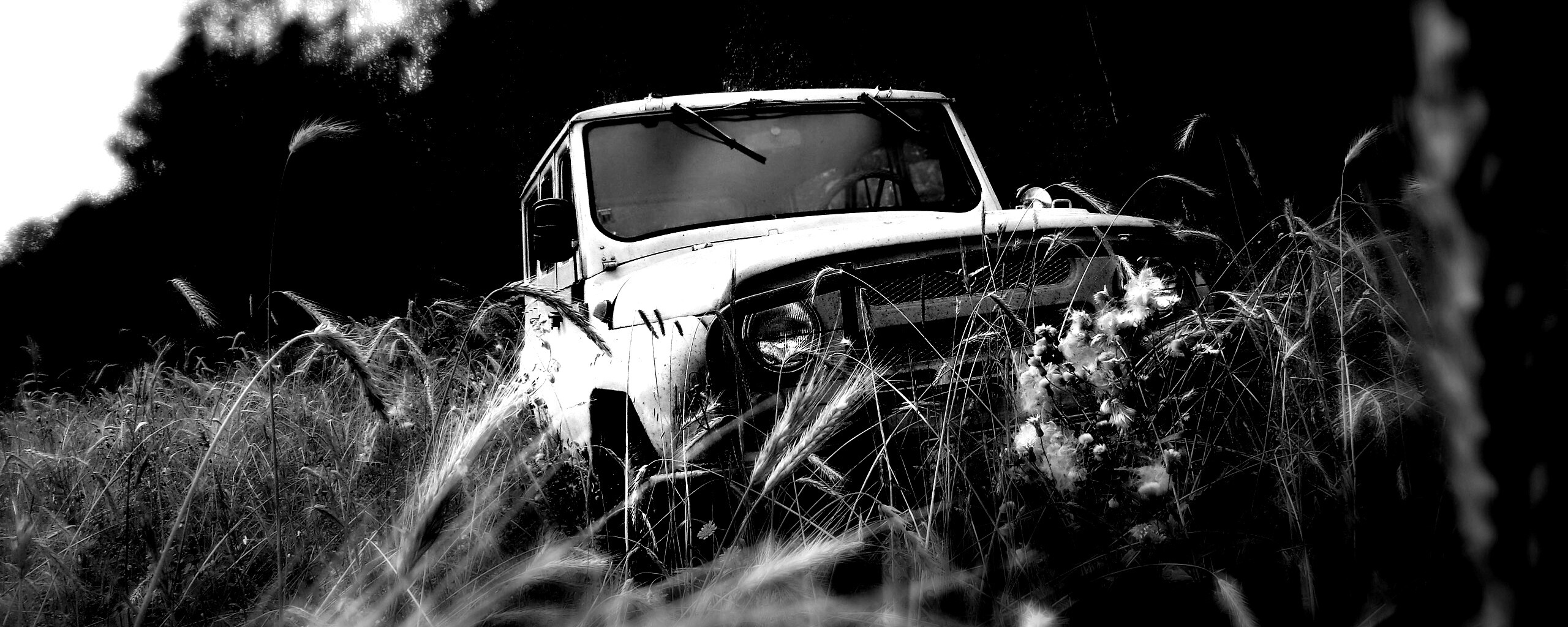 УАЗик в траве обои