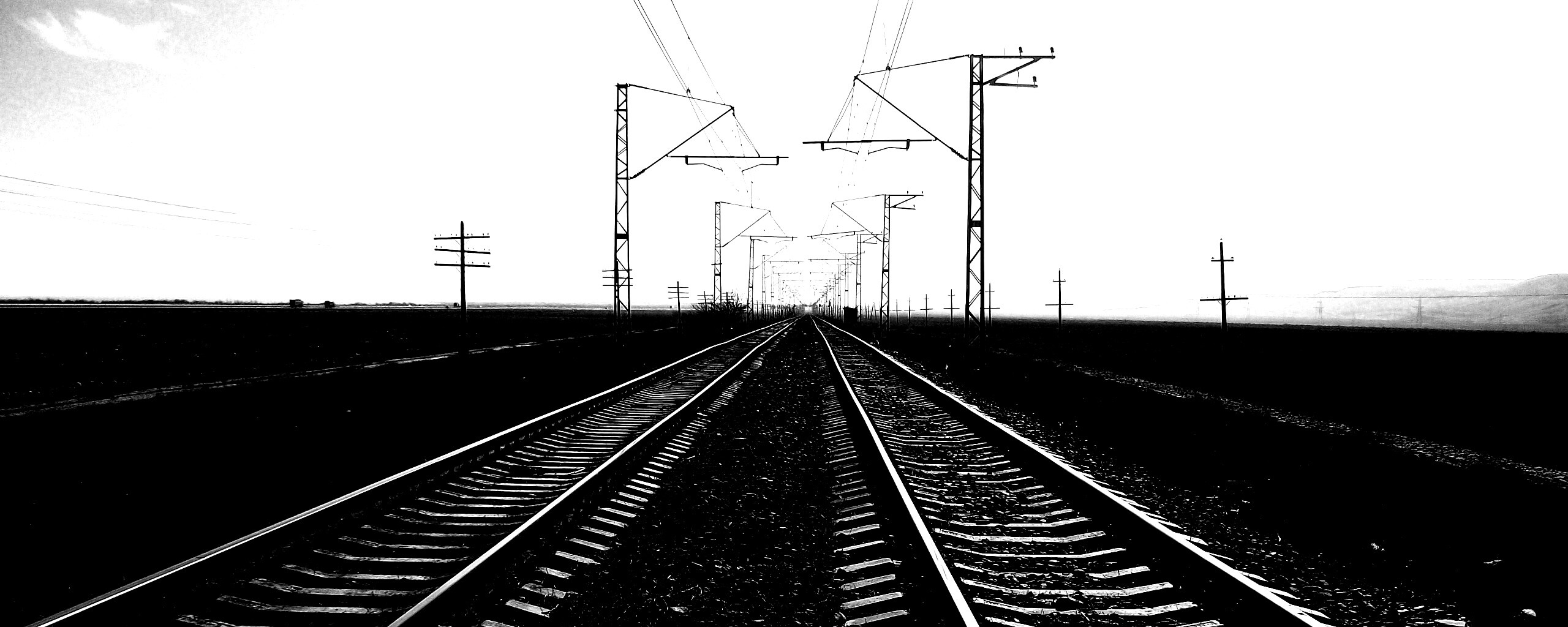 Железная дорога уходит вдаль обои