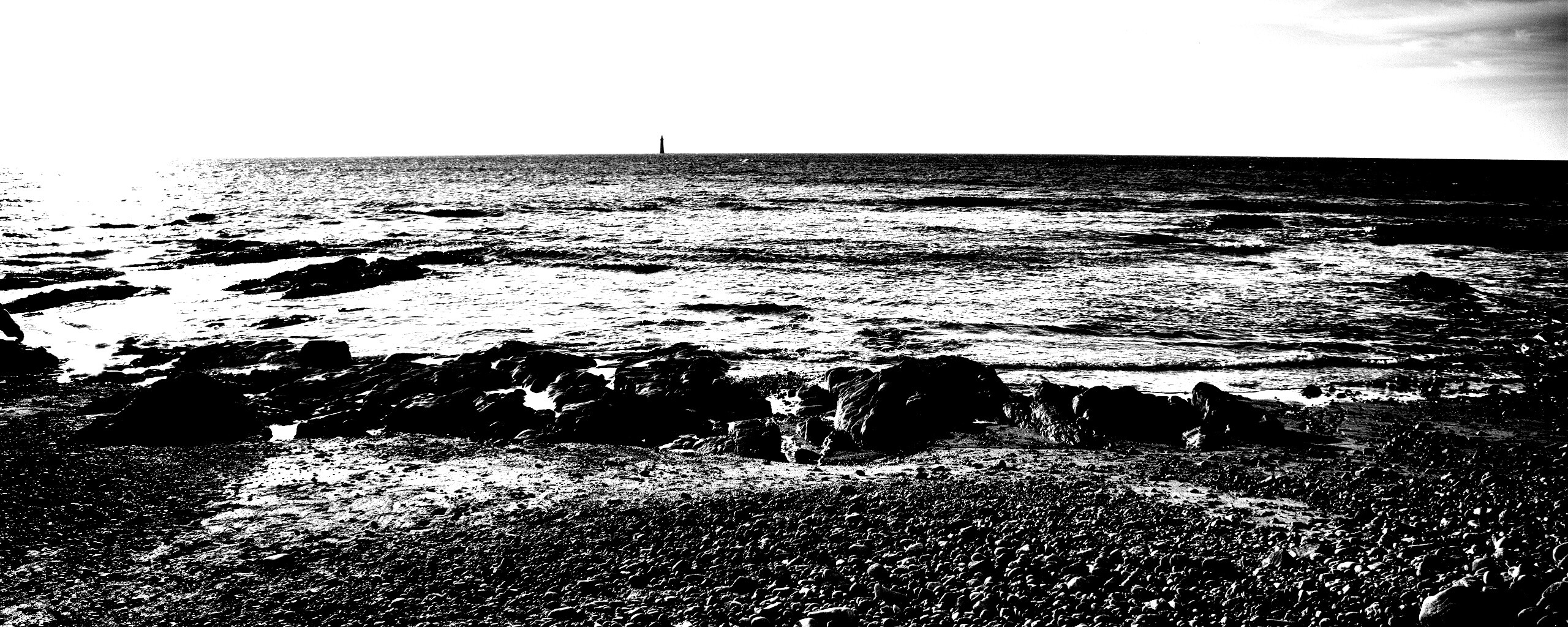Чёрно-белое фото побережья обои