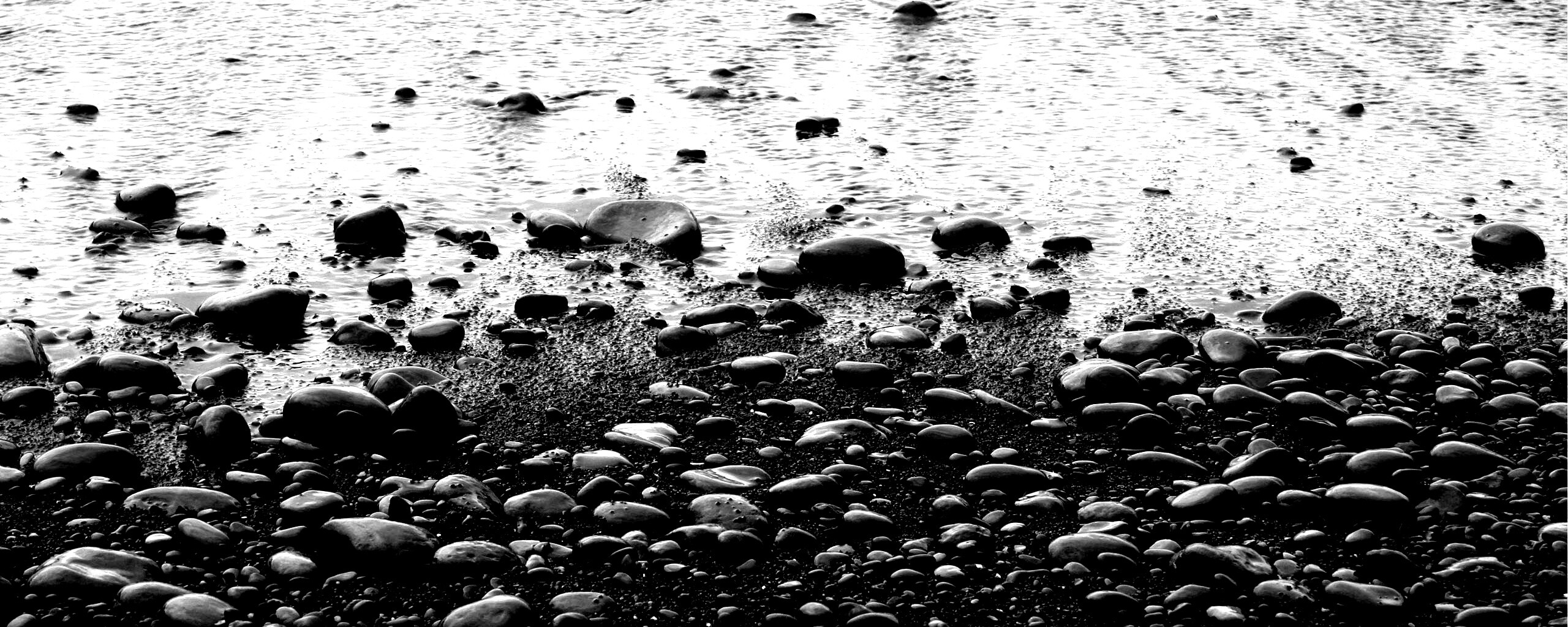 Темный пляж обои