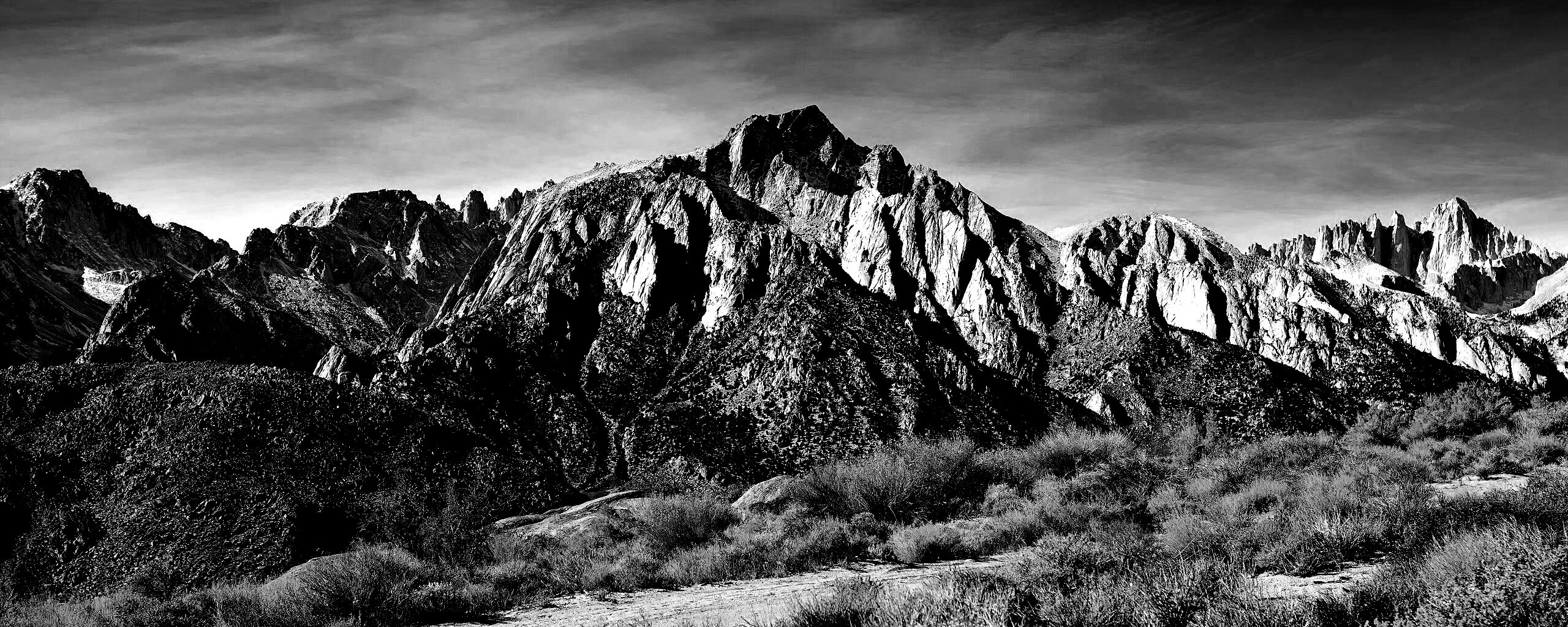 Горы у пустыни обои