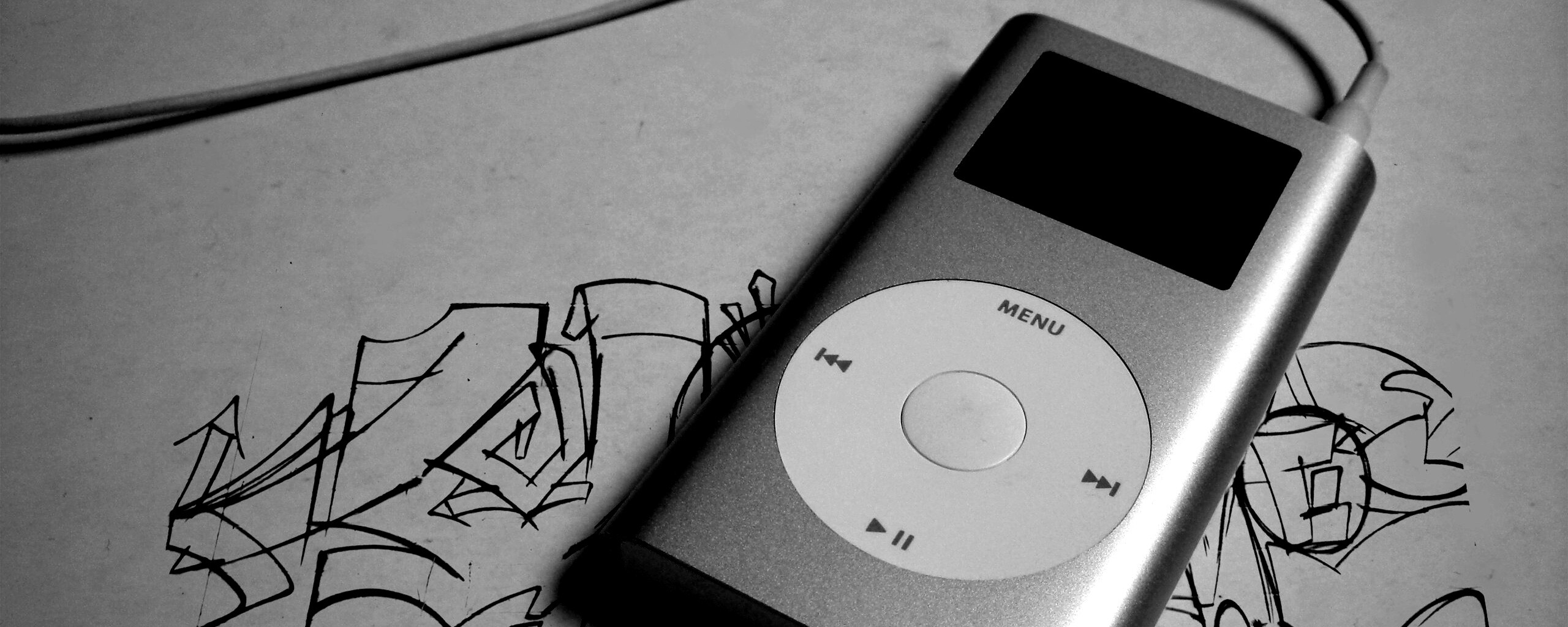 iPod на лиске с граффити обои
