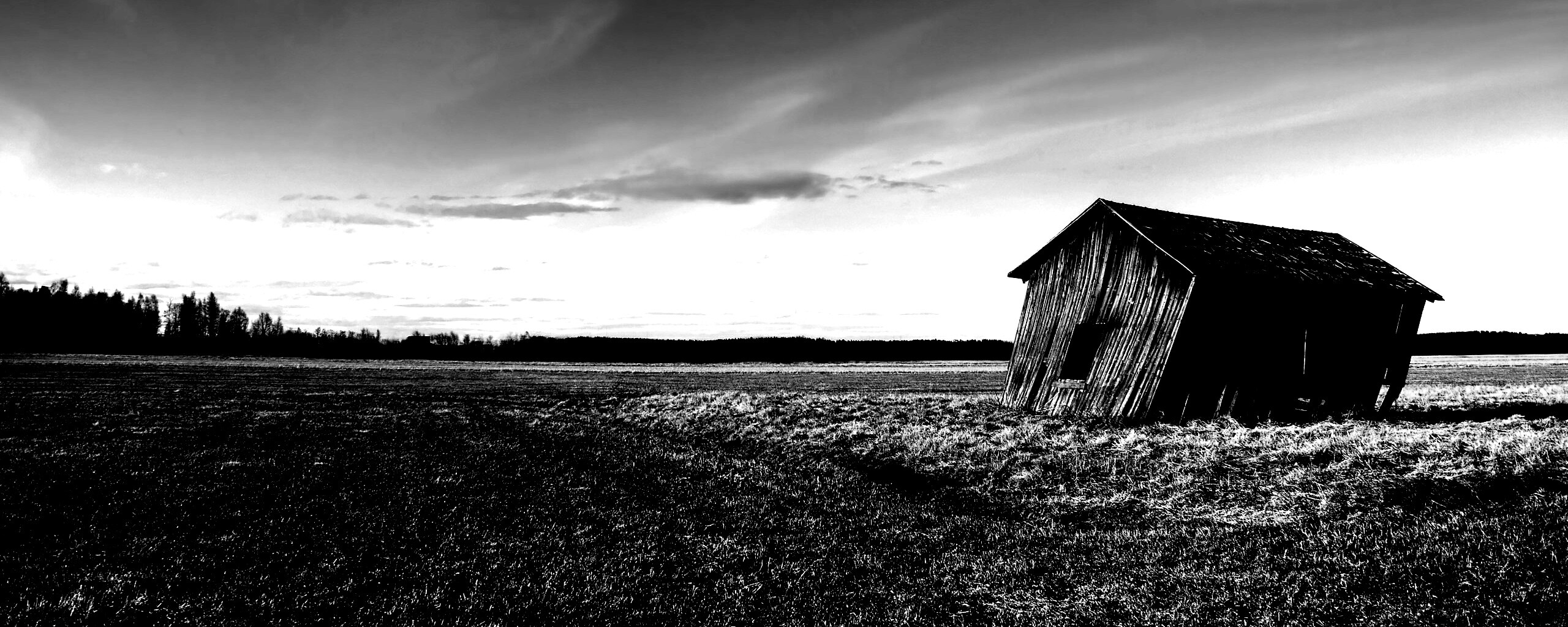 Покосившийся сарай обои