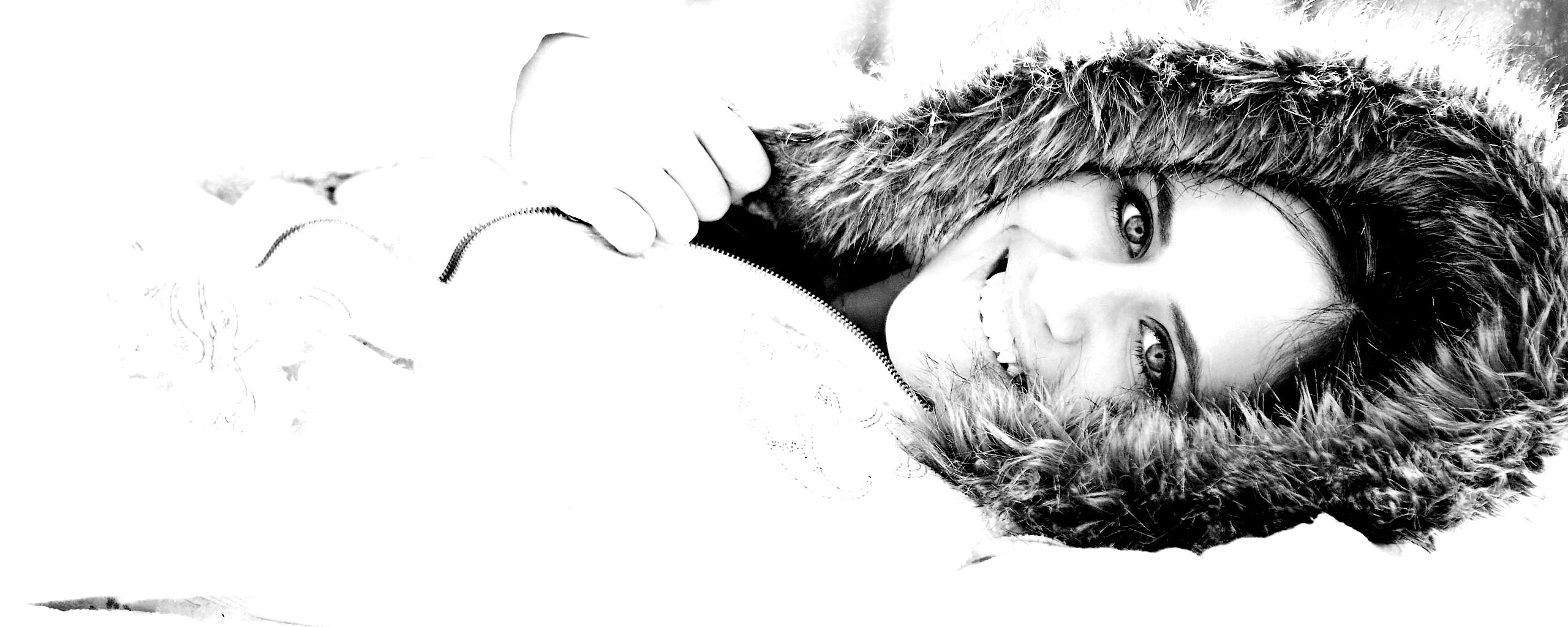 Девушка в снегу обои