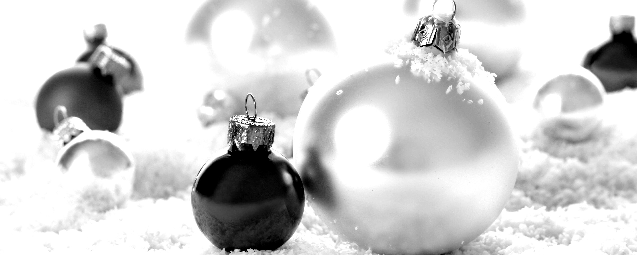 Красно-белые игрушки  обои