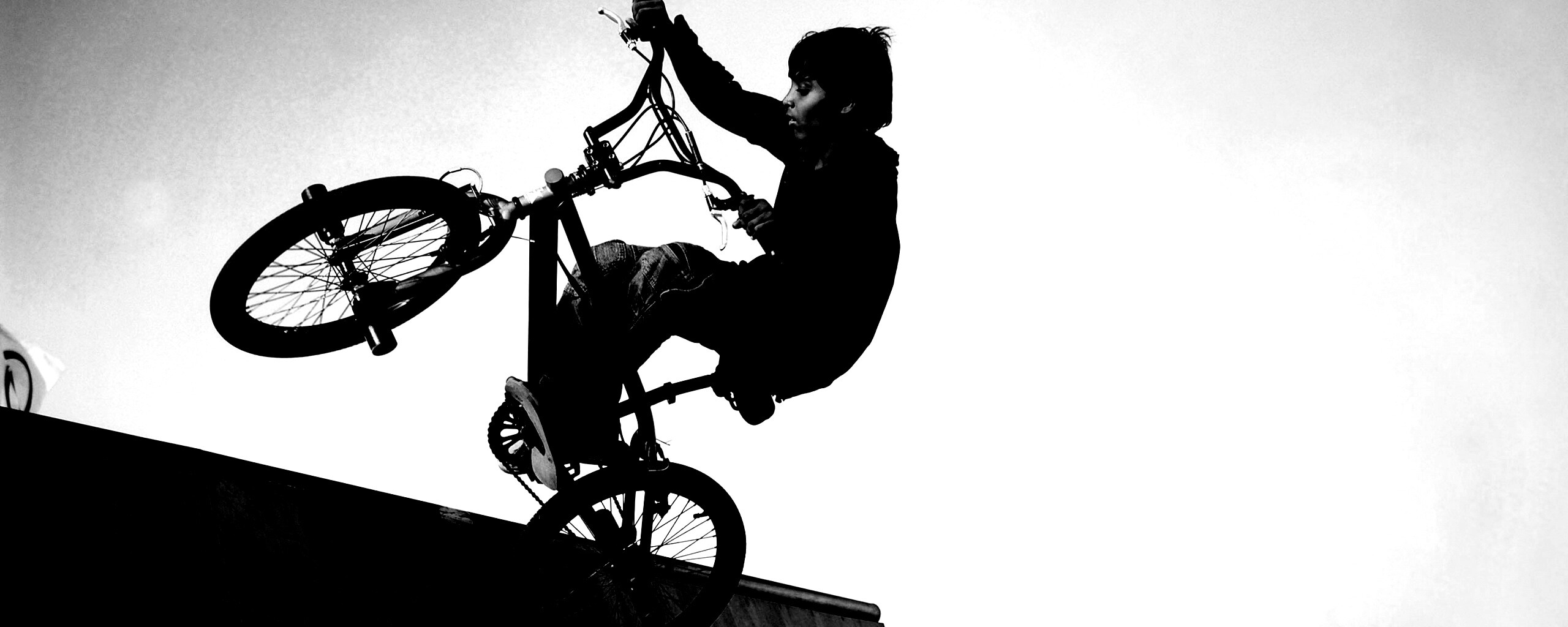 Мальчик на рампе обои