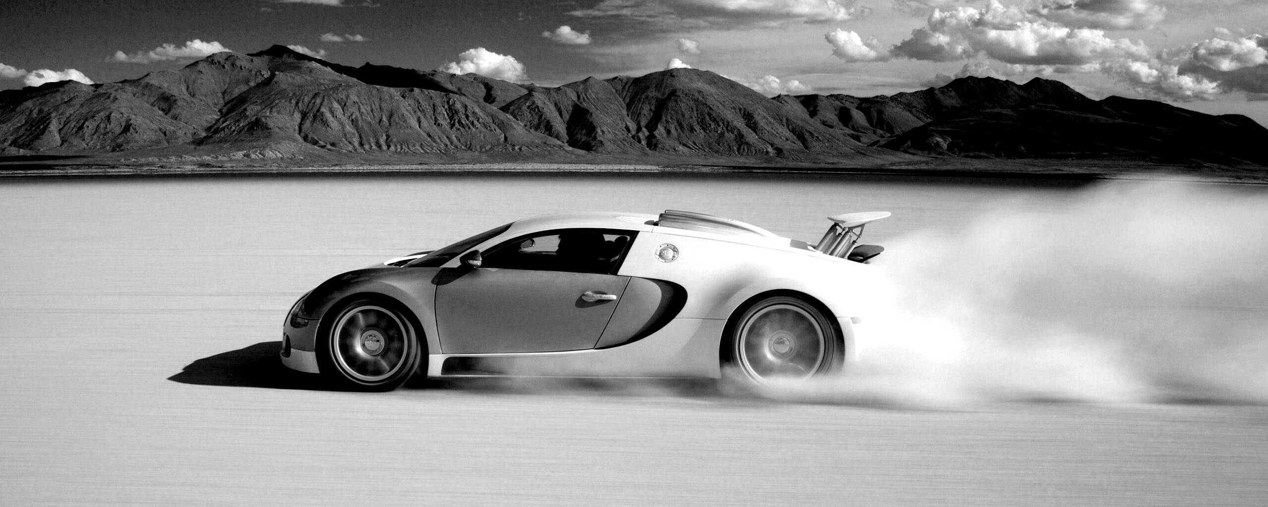 Бугатти в долине обои