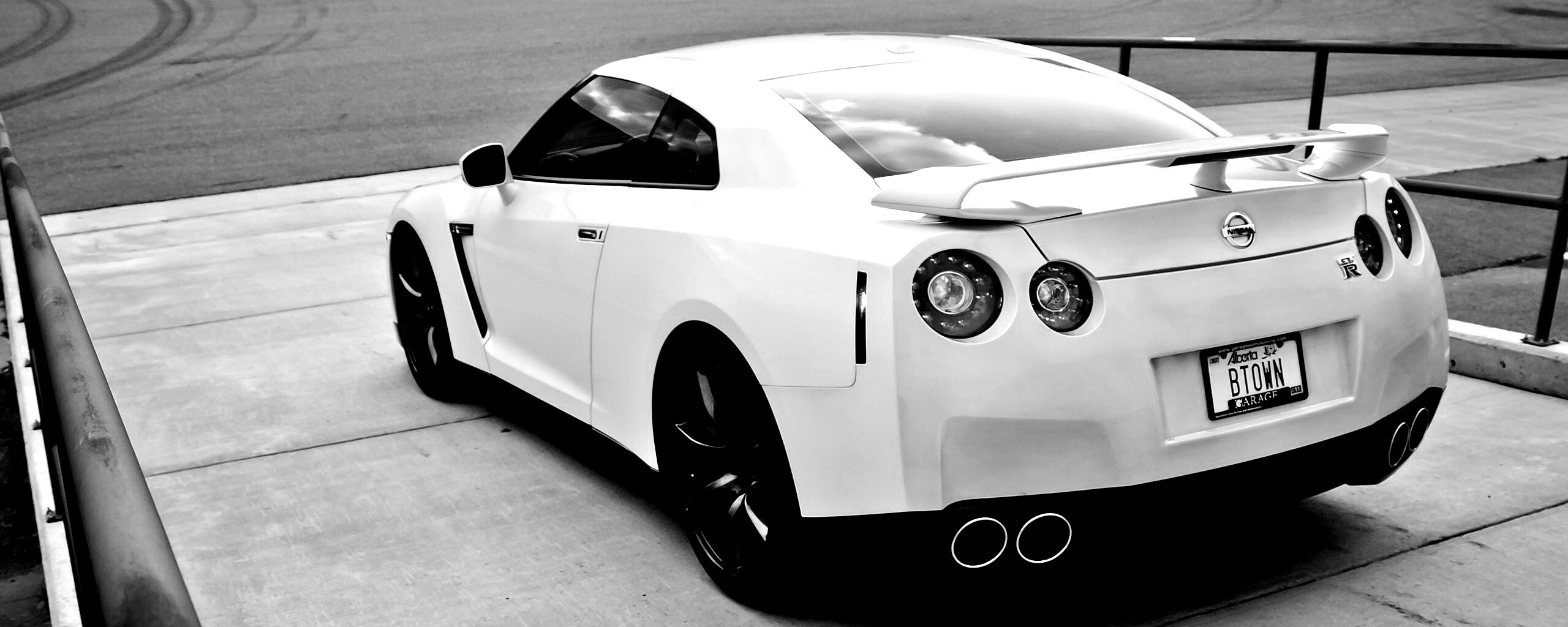 Белый ниссан обои